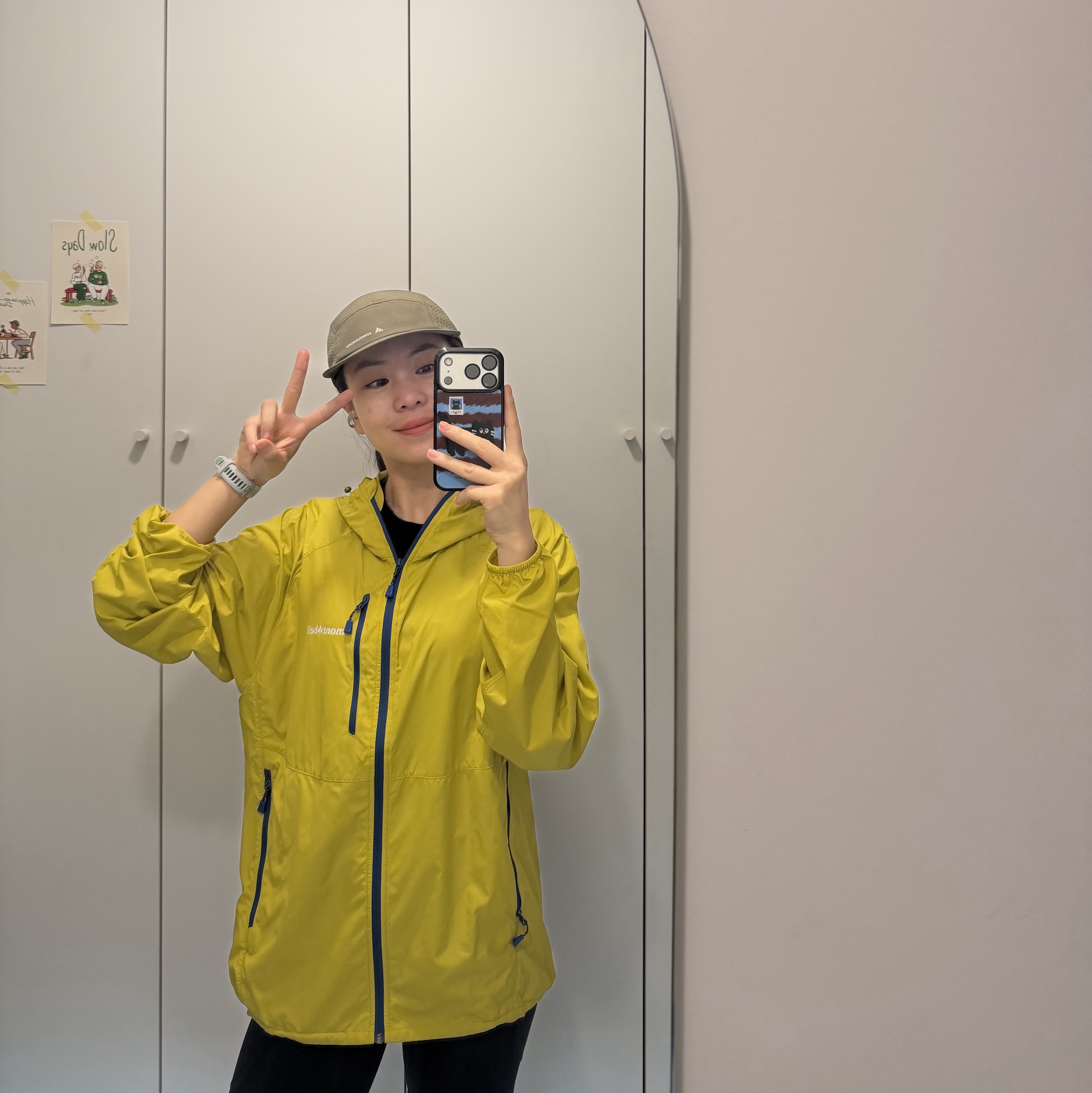 Montbell Wind Blast Hooded Jacket Yellow 착용 스타일