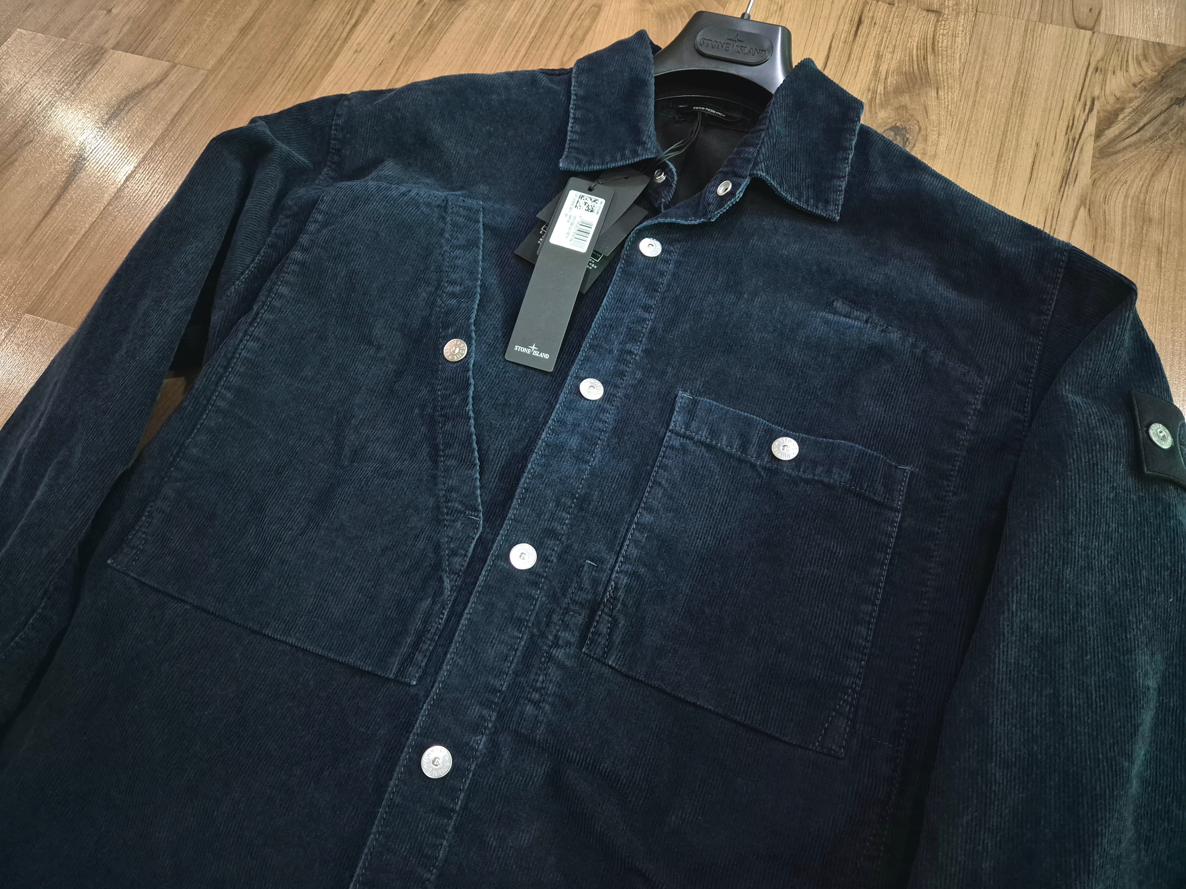 Stone Island 1100008 Indigo Micro Corduroy Rinsed Regular Fit Overshirt with Fine Ribbing and Rinsed Finish Indigo - 25FW 착용 스타일 - 2