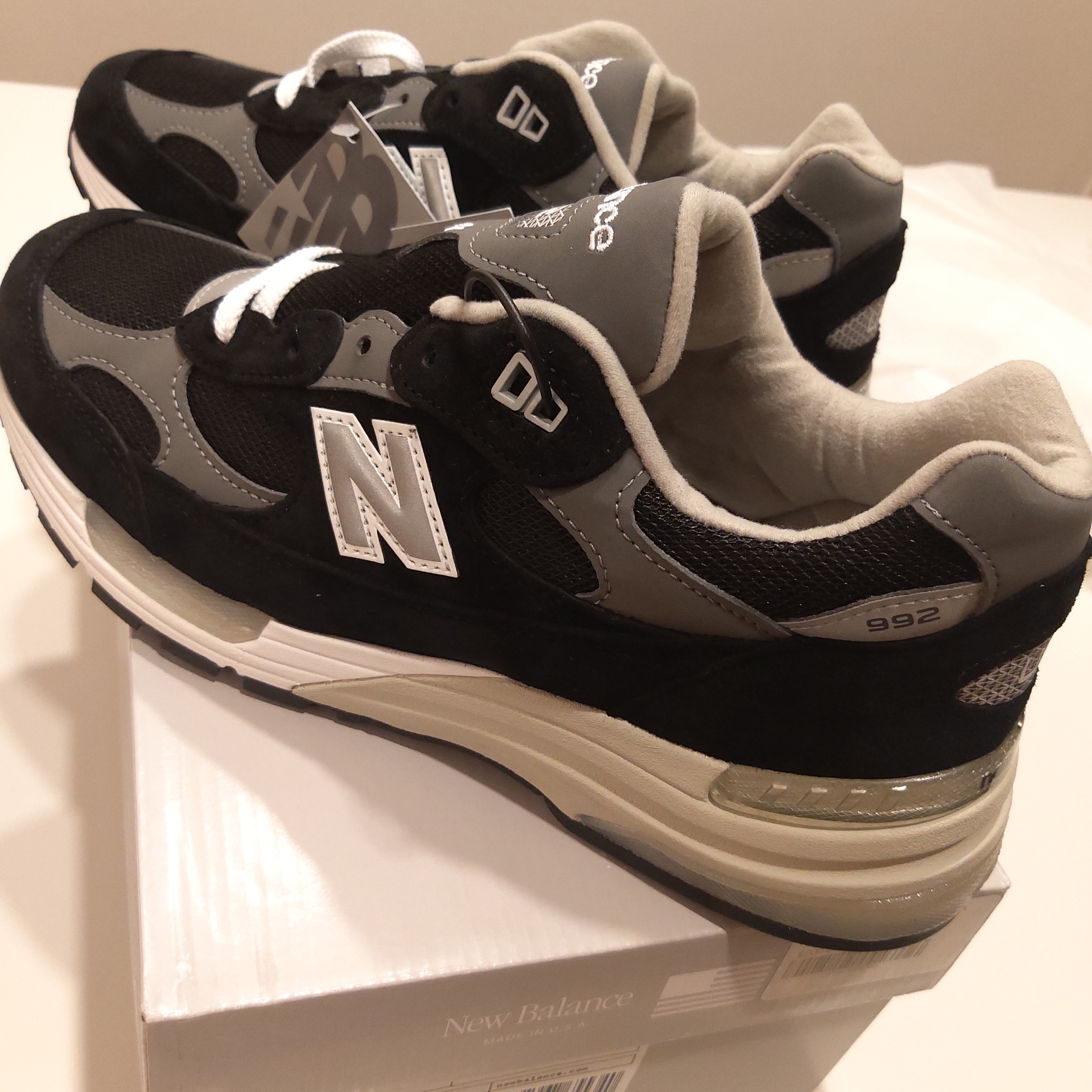 New Balance 992 Made in USA Core Black Grey 착용 스타일 - 4