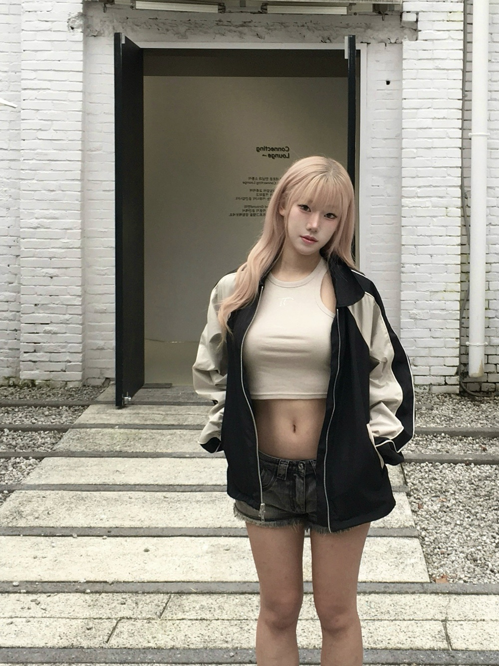 SLOW RECORD HOUSE Piping Line Windbreaker Black & Beige 착용 스타일 - 4