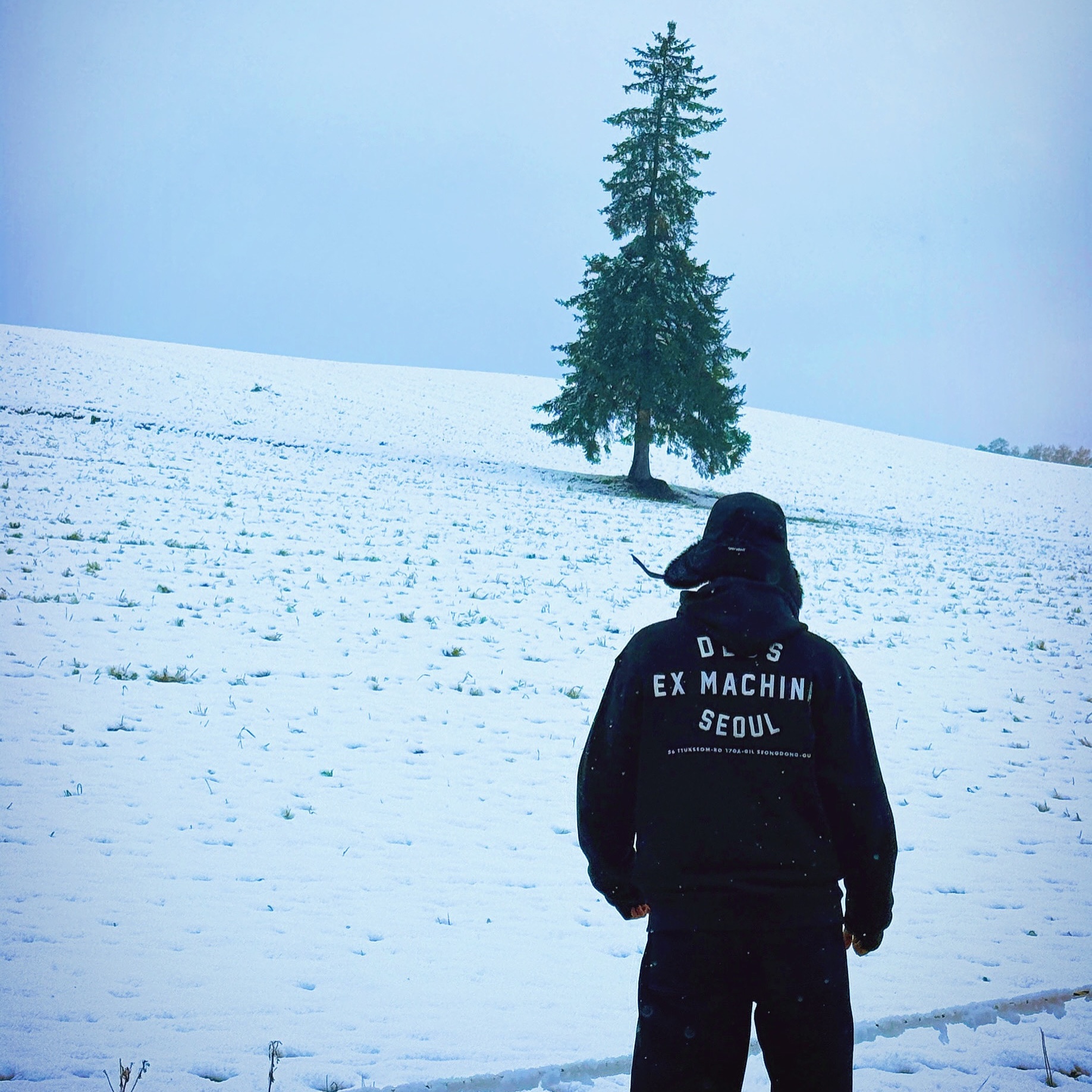Deus Ex Machina College Address Hoodie Zip Up Black, The North Face Fleece Earmuff Cap EX Black 착용 스타일 - 1