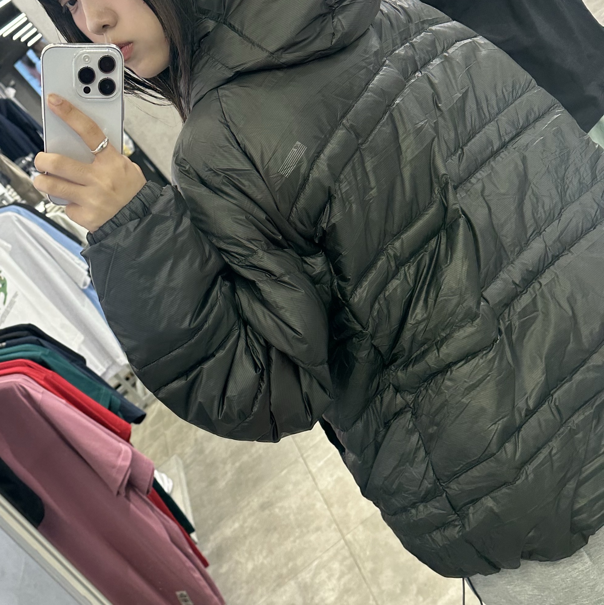 New Balance Flying 77 Superlight Hooded Goose Down Jacket Dark Khaki 착용 스타일
