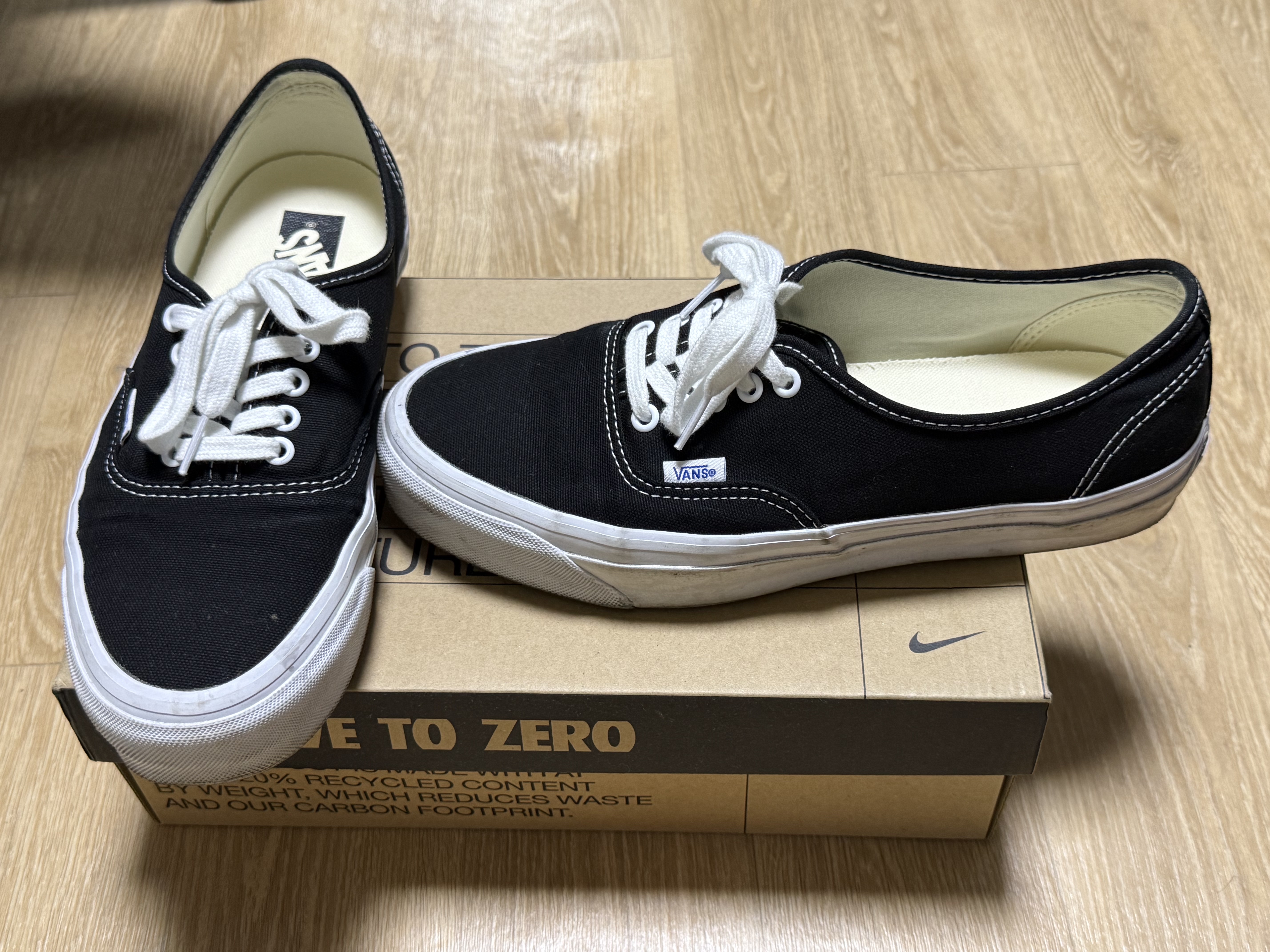 Vans Premium Authentic Reissue 44 LX Black 착용 스타일