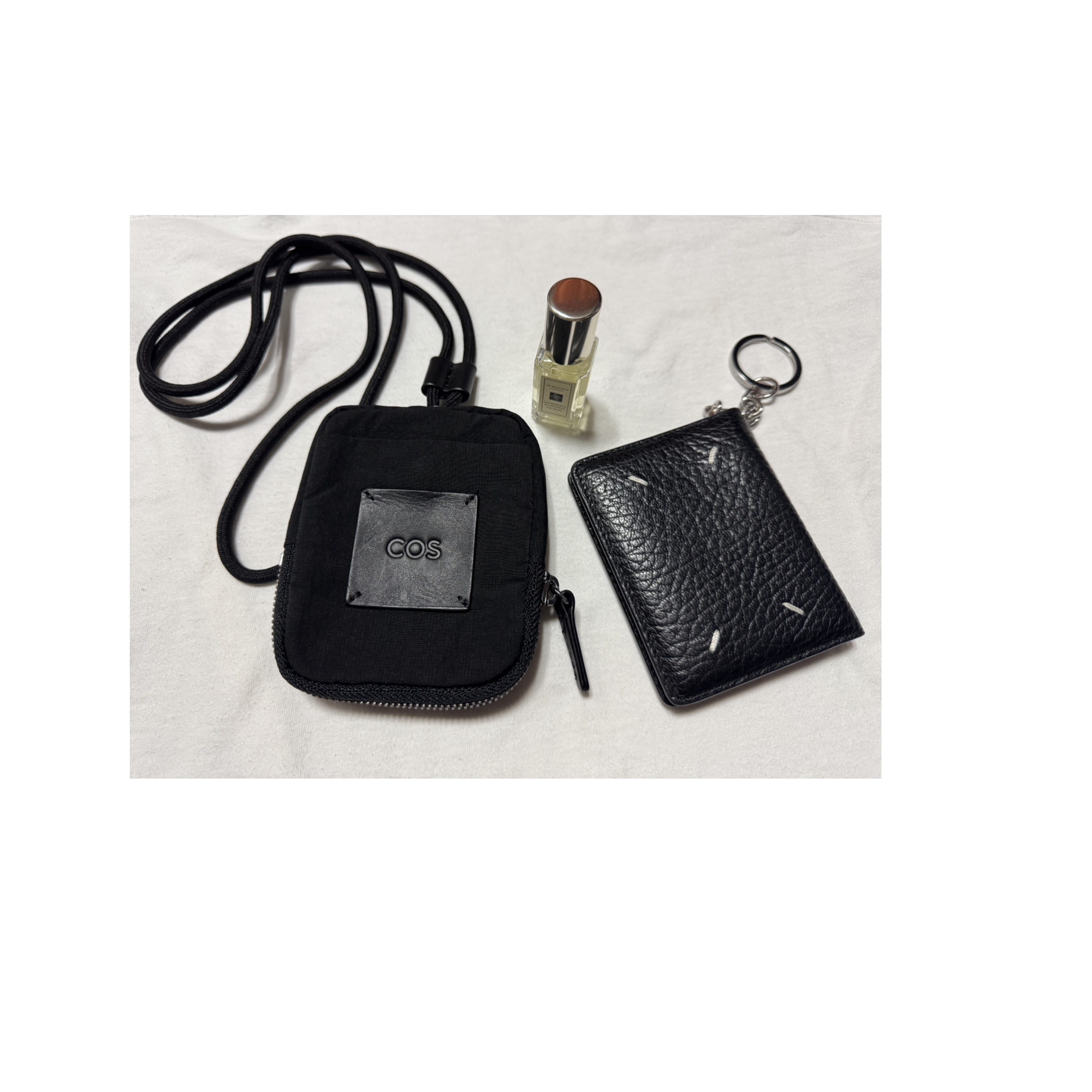 COS Mini Crossbody Pouch Nylon Black, Maison Margiela Keyring Wallet Black 착용 스타일