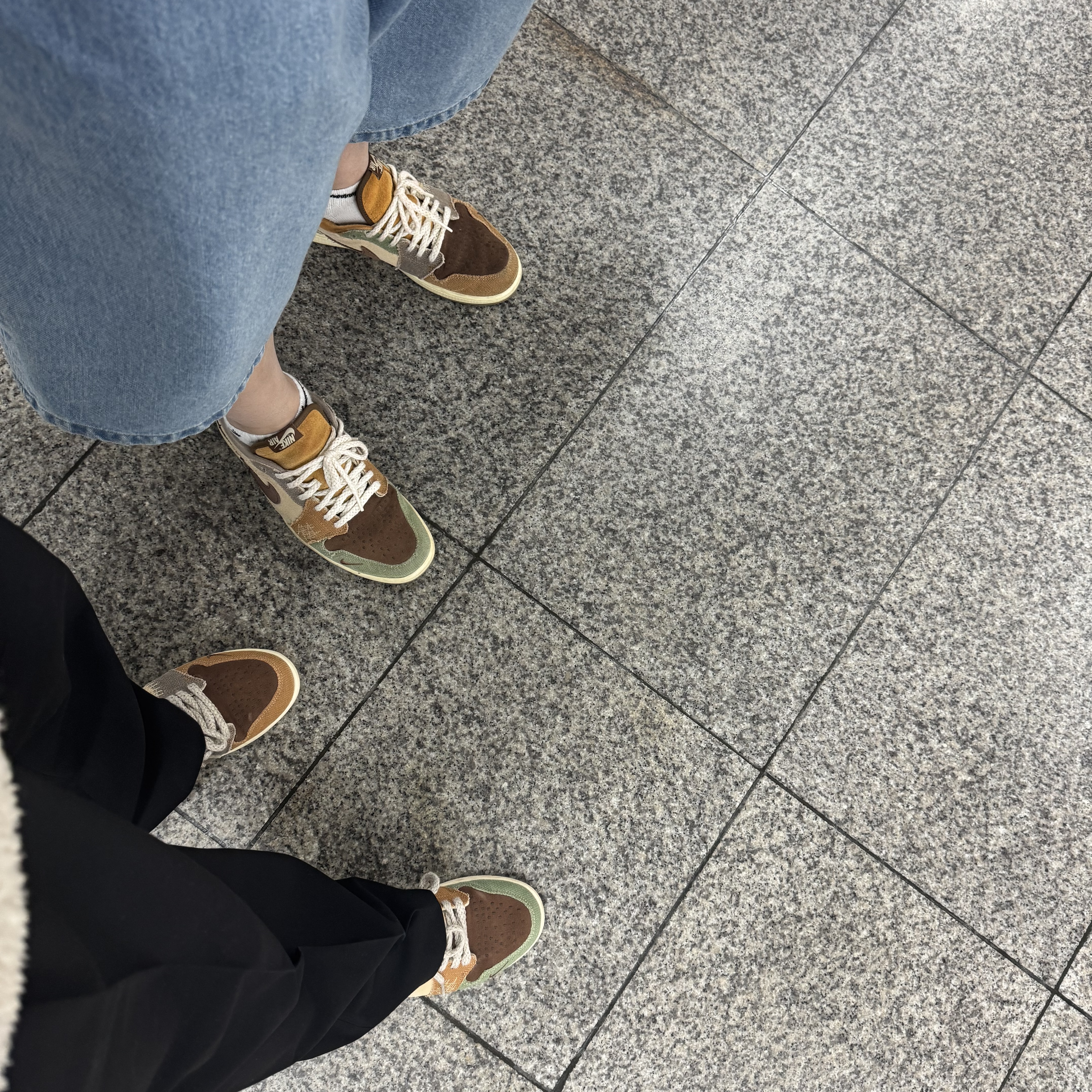 Jordan 1 x Zion Williamson Retro Low OG Flax and Oil Green 착용 스타일