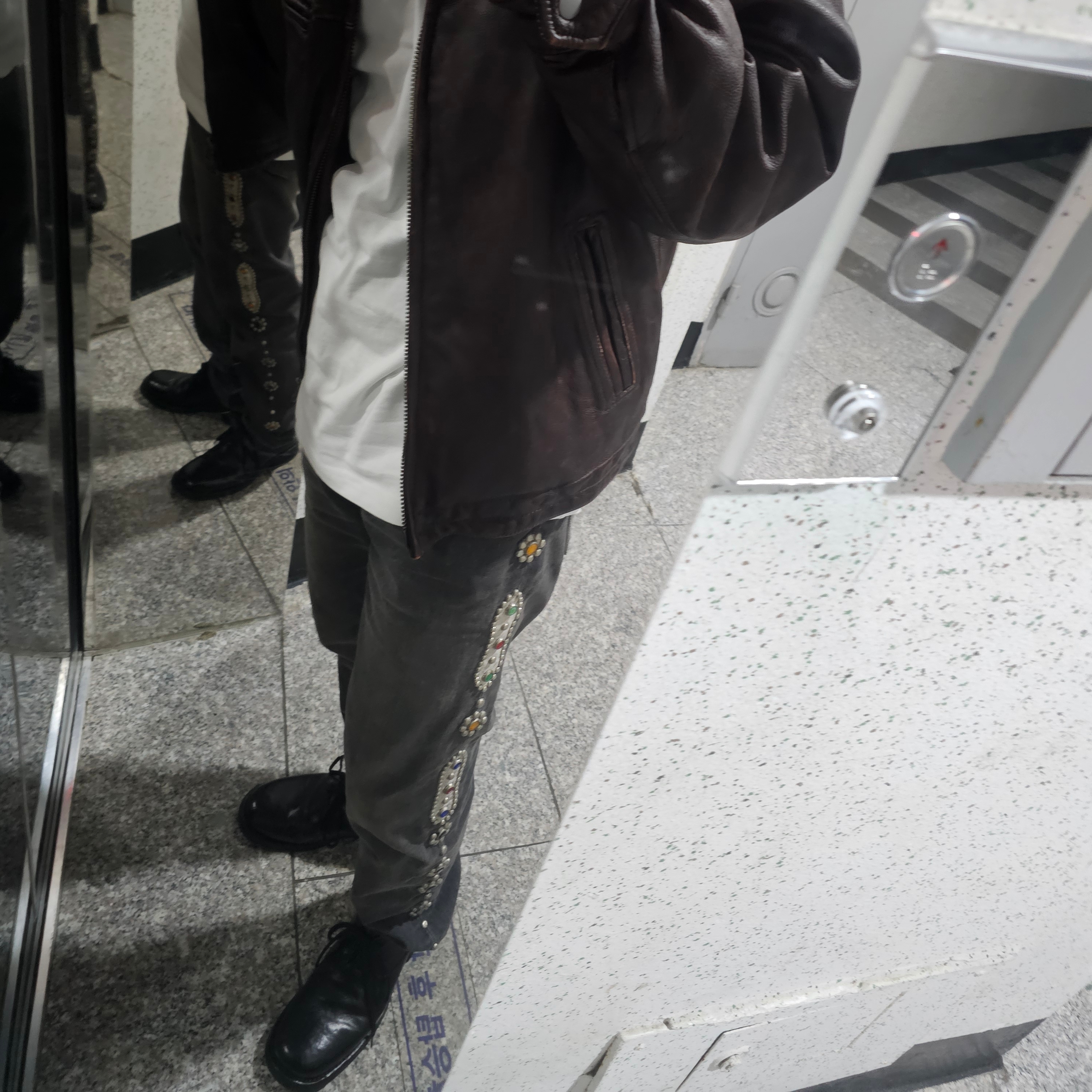 Kapital 14 oz. Denim 5P Monkey Cisco Gemstone Pants Black 착용 스타일 - 1