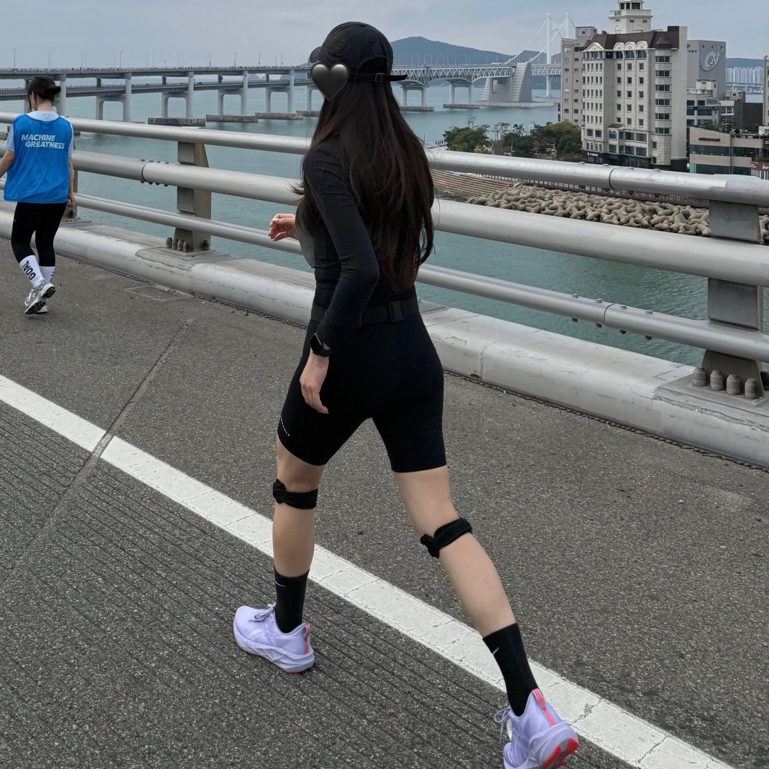 (W) Asics Novablast 5 Tokyo Vapor Edo Purple 착용 스타일 - 2