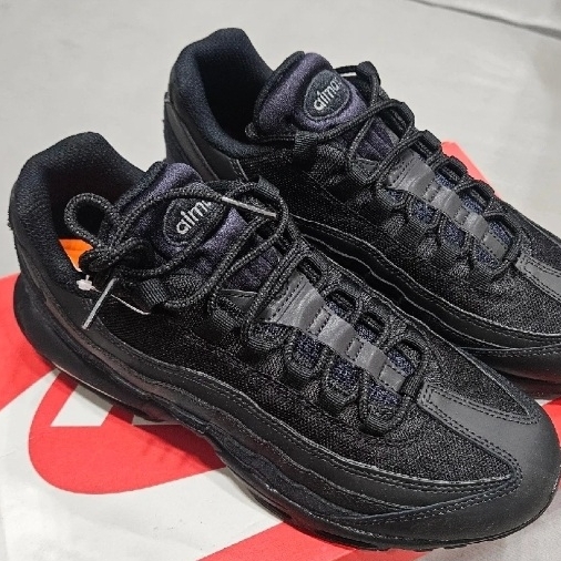 Nike Air Max 95 Essential Black Anthracite 착용 스타일