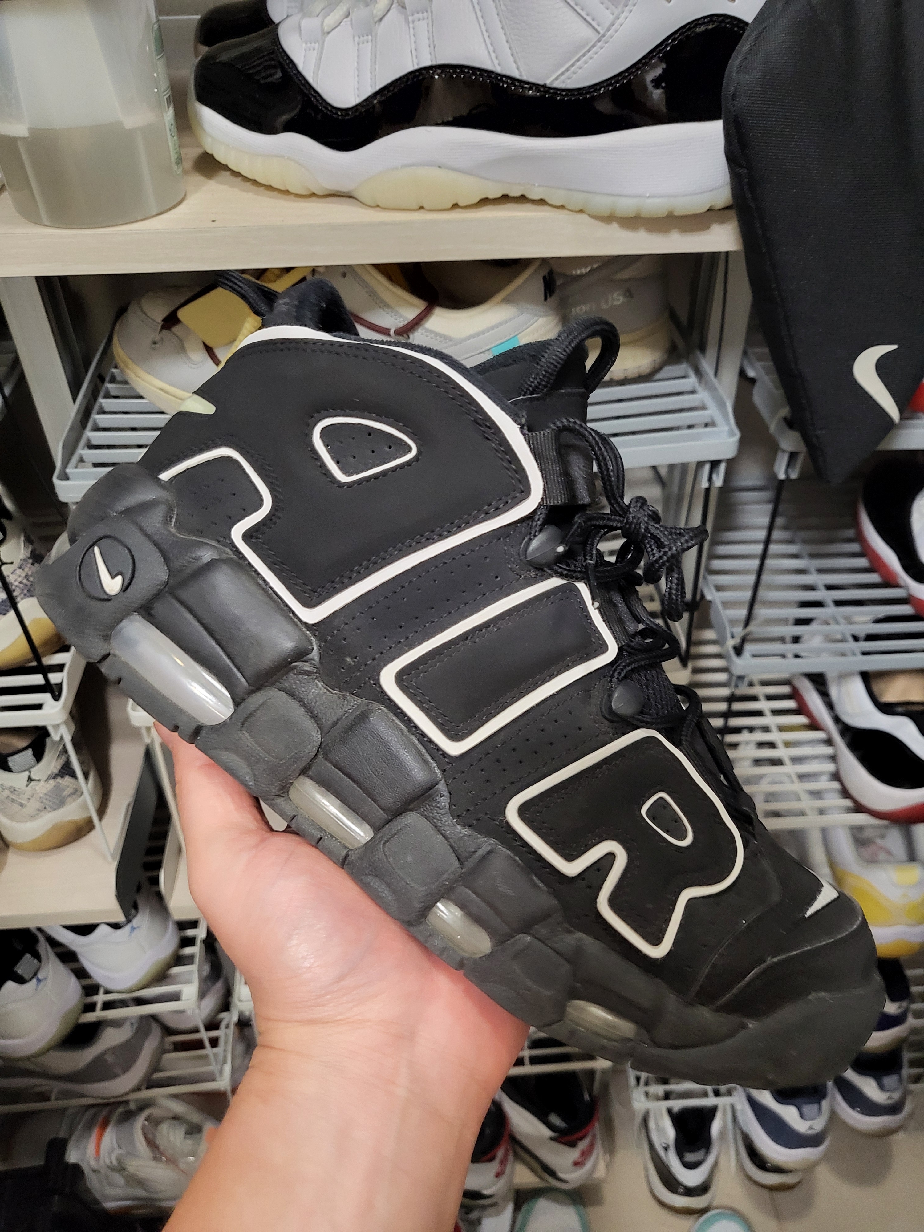 Nike Air More Uptempo Black White 2020 착용 스타일 - 1