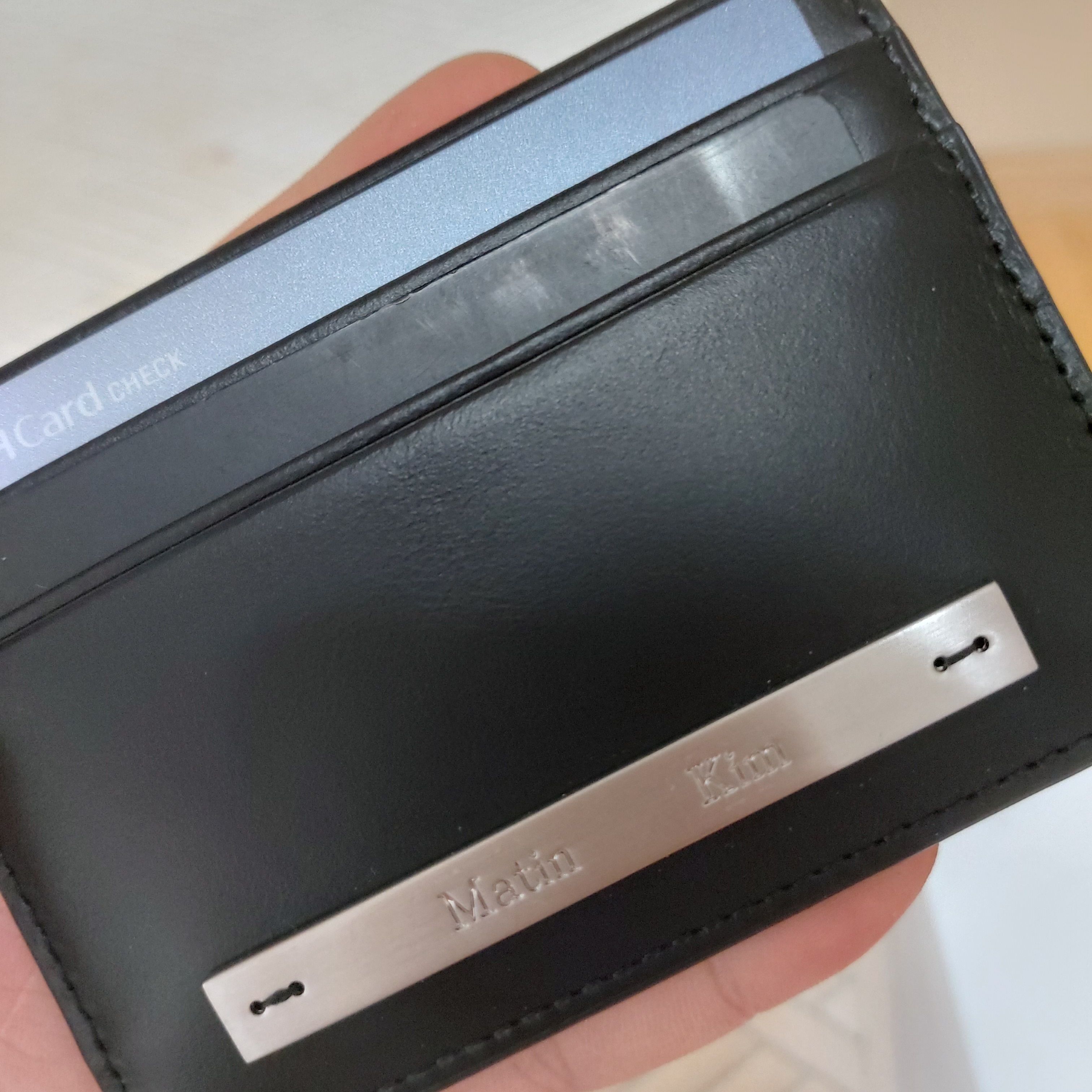 Matin Kim Vintage Card Wallet Black 착용 스타일
