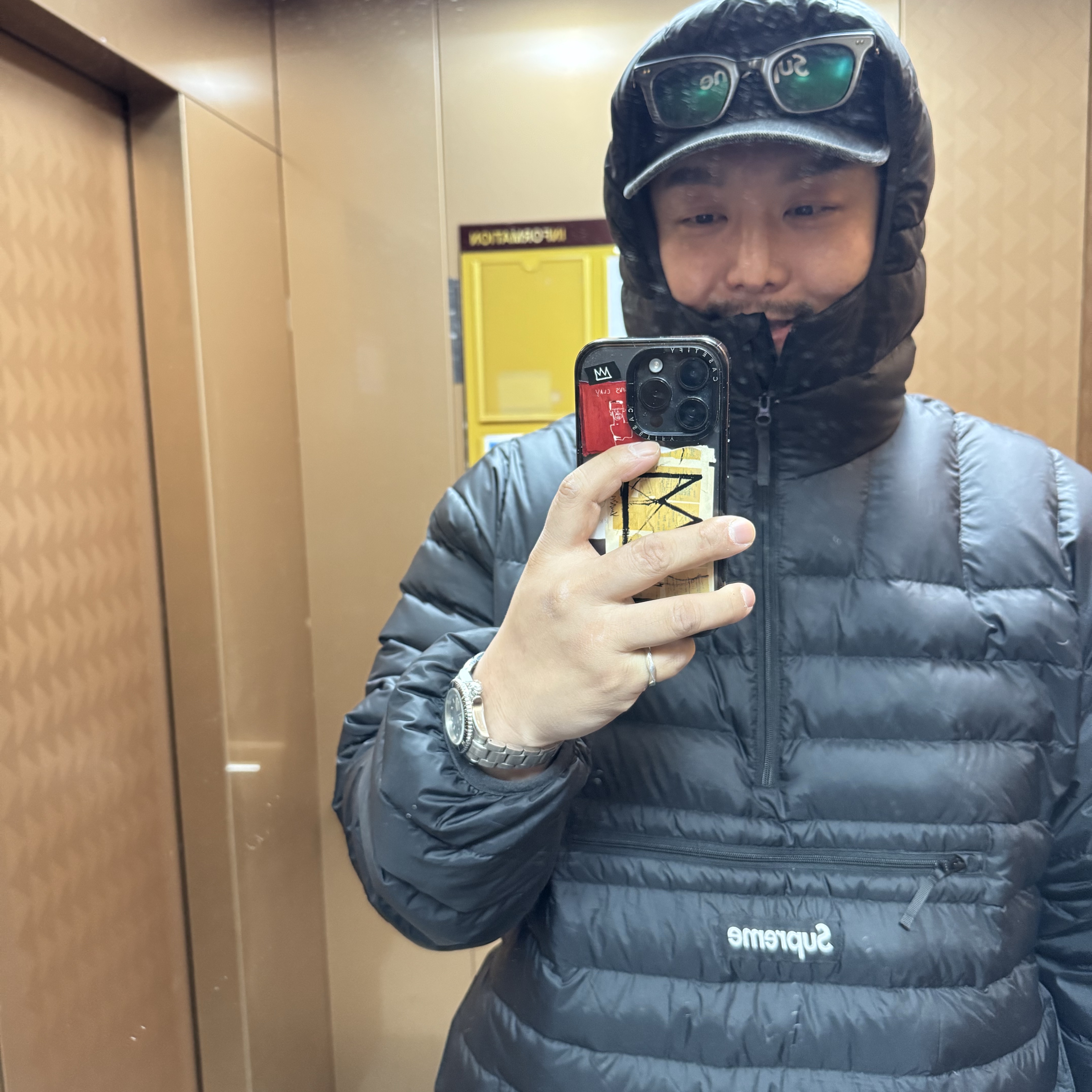 Supreme Micro Down Half Zip Hooded Pullover Black - 24FW, Stone Island N100014 Fancy Yarn Mouliné Wool Beanie with Compass Patch and Mouliné Texture Cement Melange - 25FW 착용 스타일 - 1