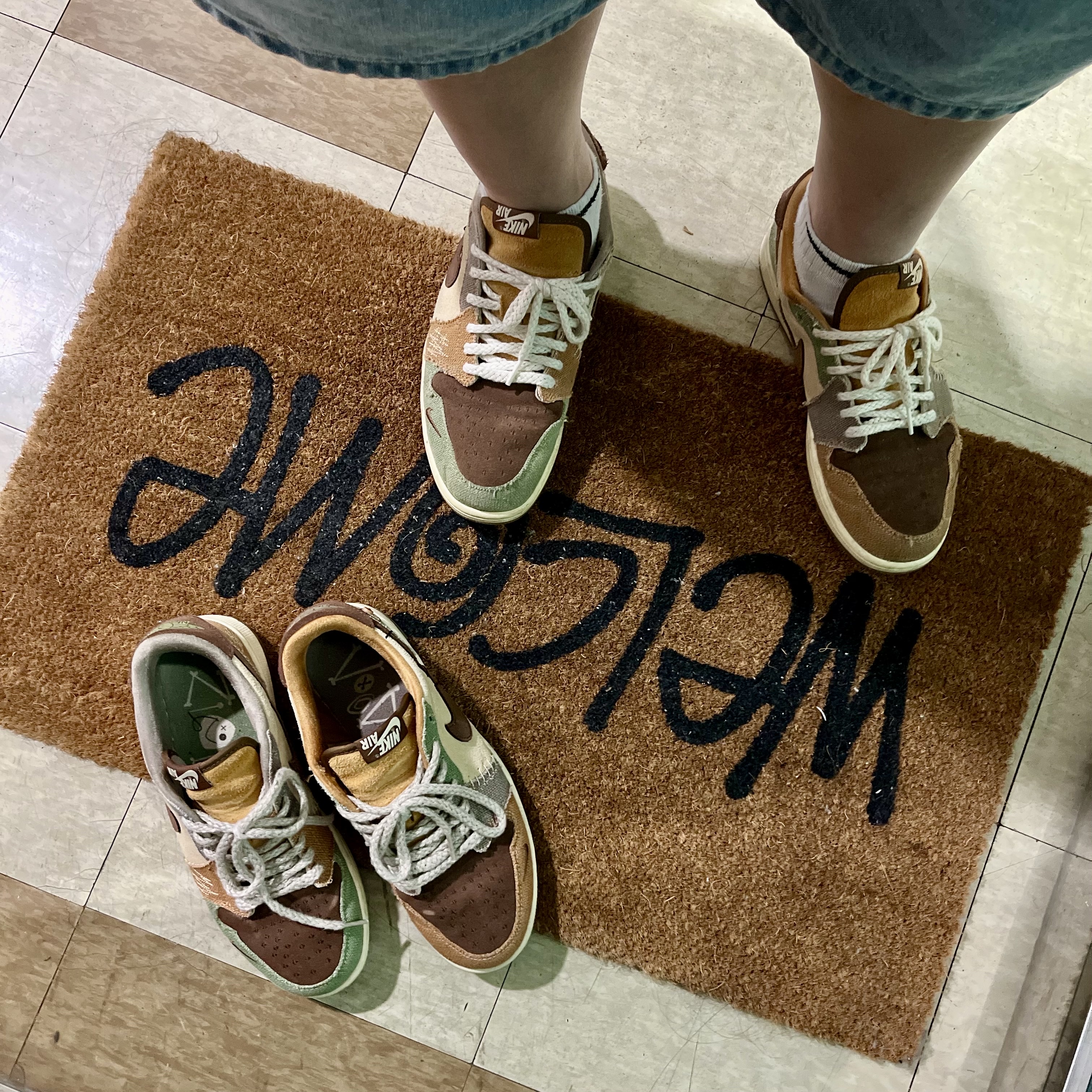 Jordan 1 x Zion Williamson Retro Low OG Flax and Oil Green 착용 스타일