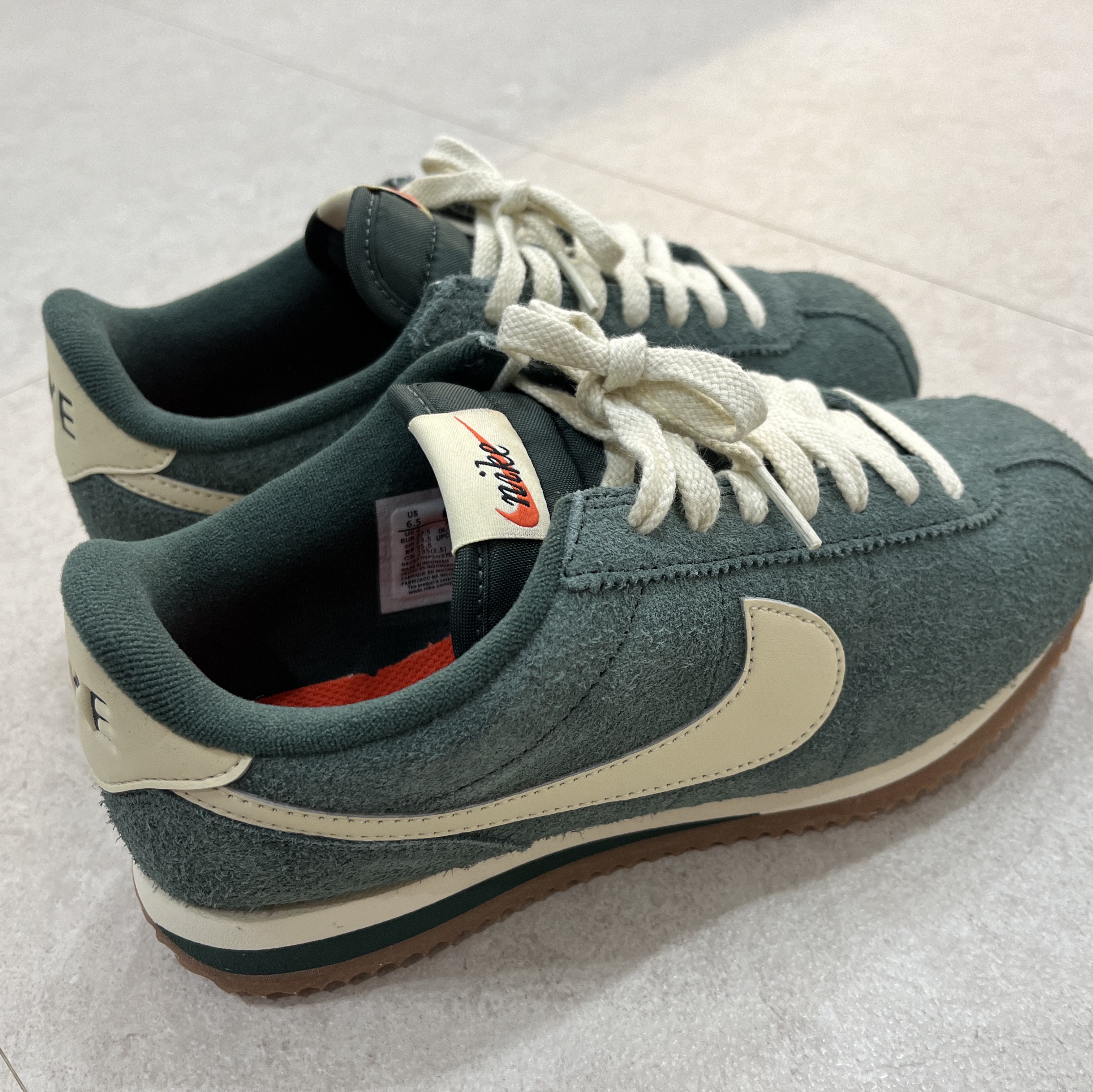 (W) Nike Cortez Vintage Suede Vintage Green Gum Medium Brown 착용 스타일 - 1