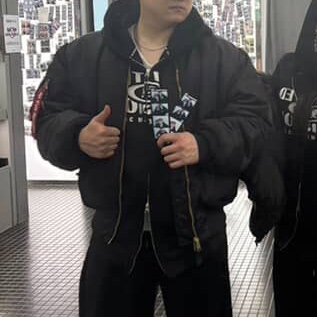 ALPHA INDUSTRIES MA-1 Flight Jacket Black 착용 스타일