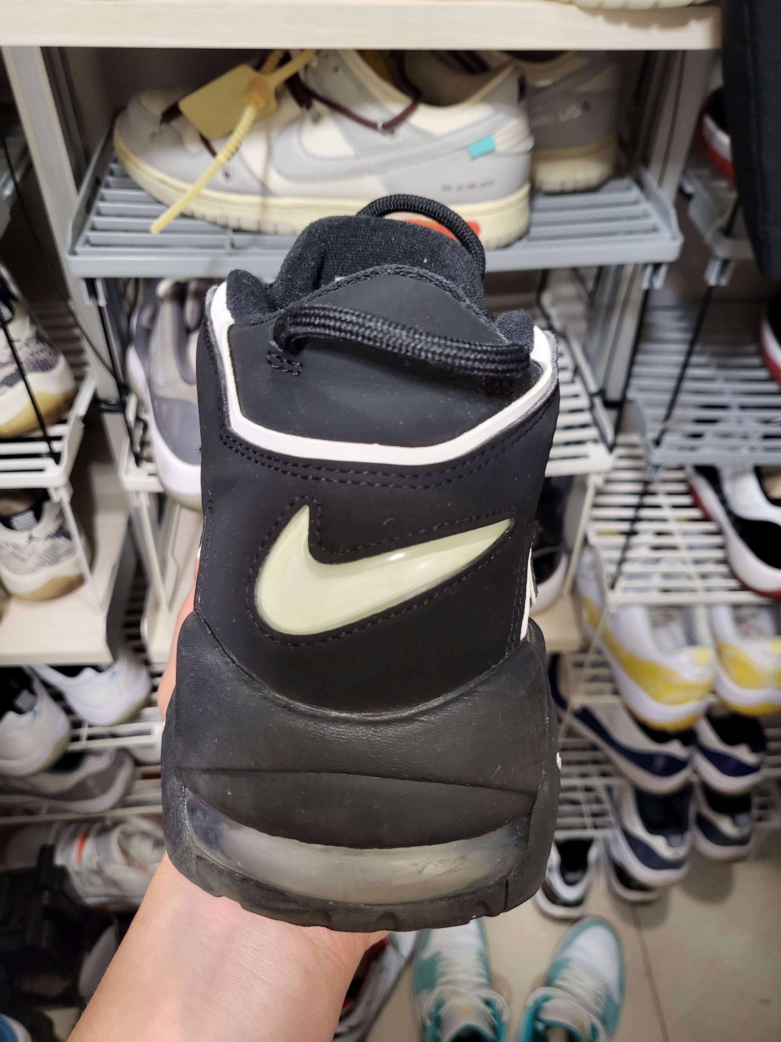 Nike Air More Uptempo Black White 2020 착용 스타일 - 2