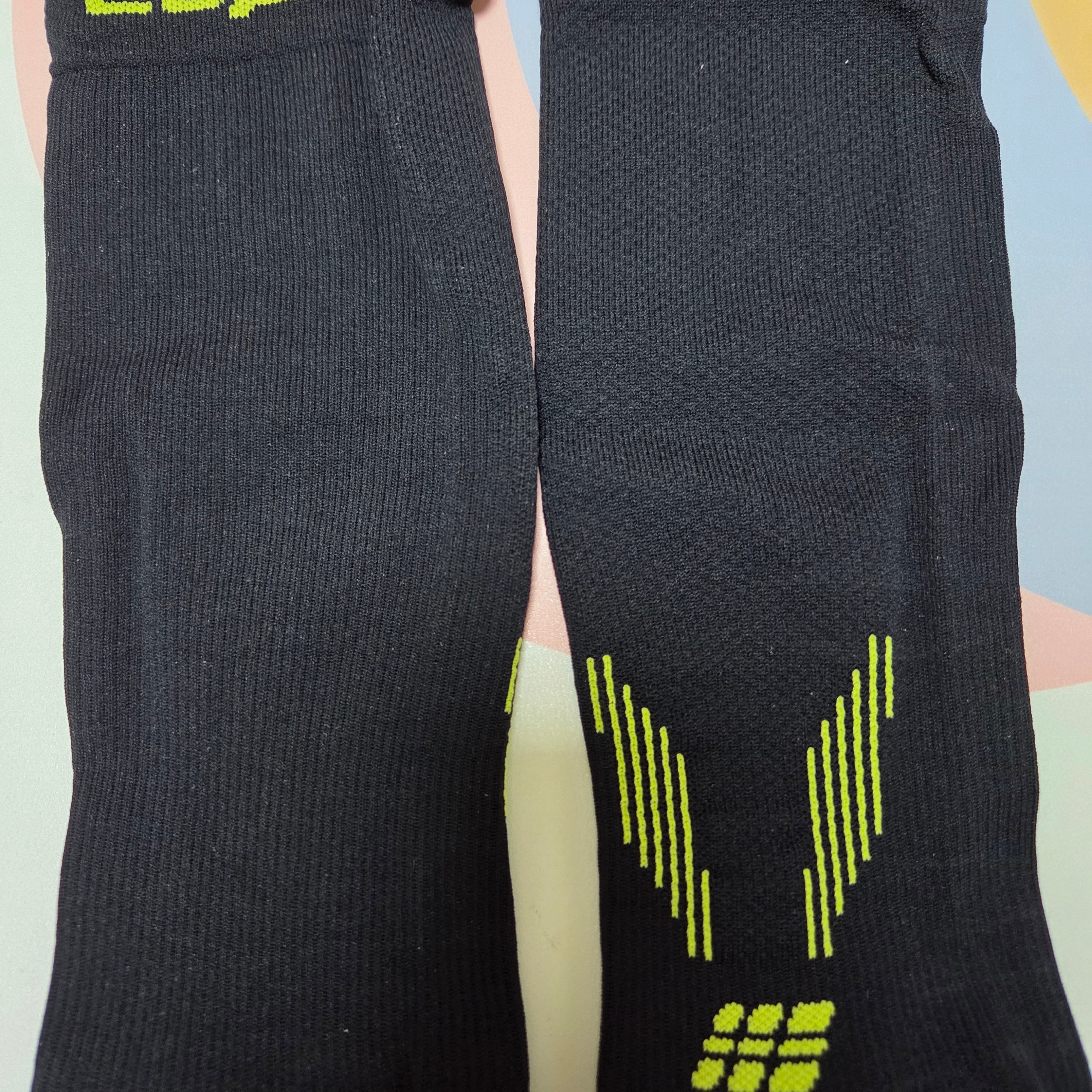 CEP Core Run Calf Sleeve V5 Black/Lime 착용 스타일