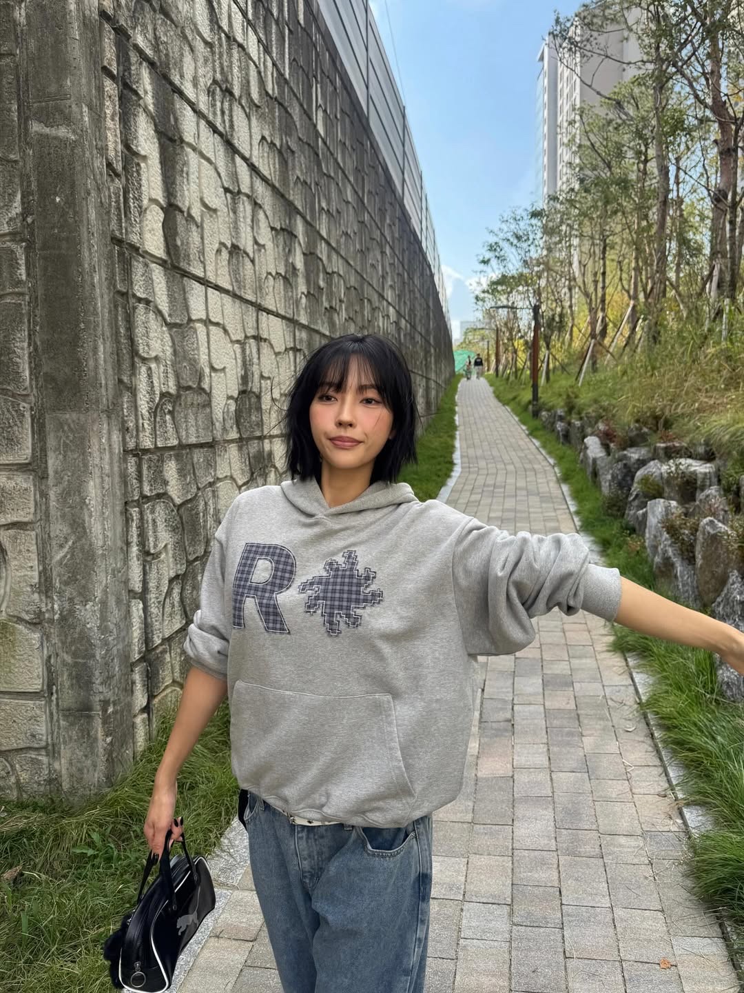 SLOW RECORD HOUSE Check Patch Hoodie Grey 착용 스타일 - 4