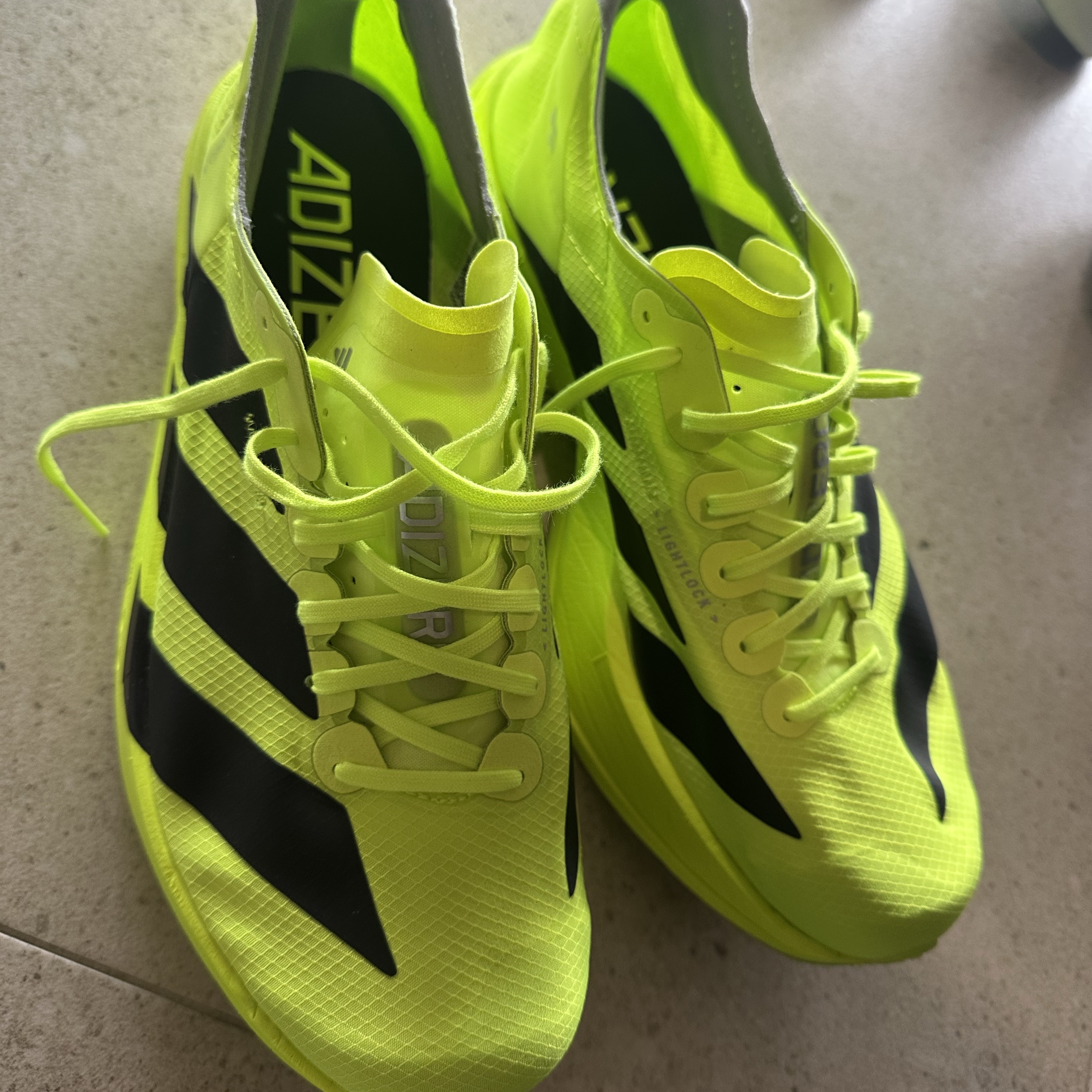 Adidas Adizero Adios Pro 4 Lucid Lemon Core Black 착용 스타일