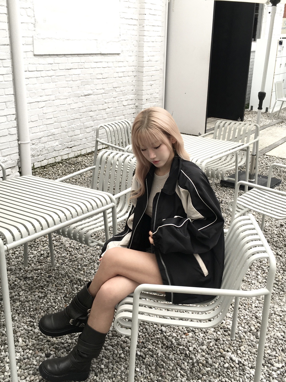 SLOW RECORD HOUSE Piping Line Windbreaker Black & Beige 착용 스타일 - 7
