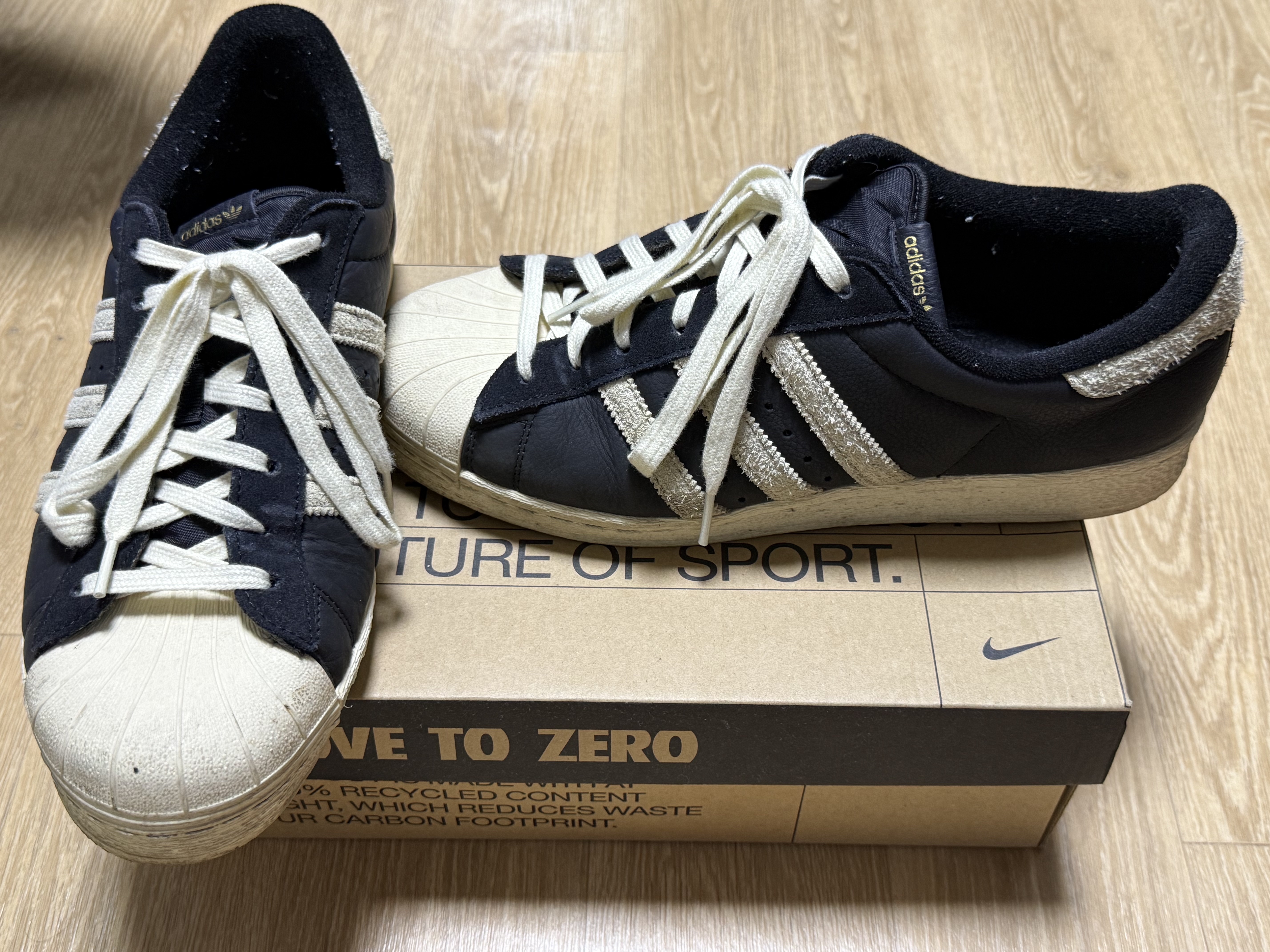 Adidas Superstar 82 Black White 착용 스타일