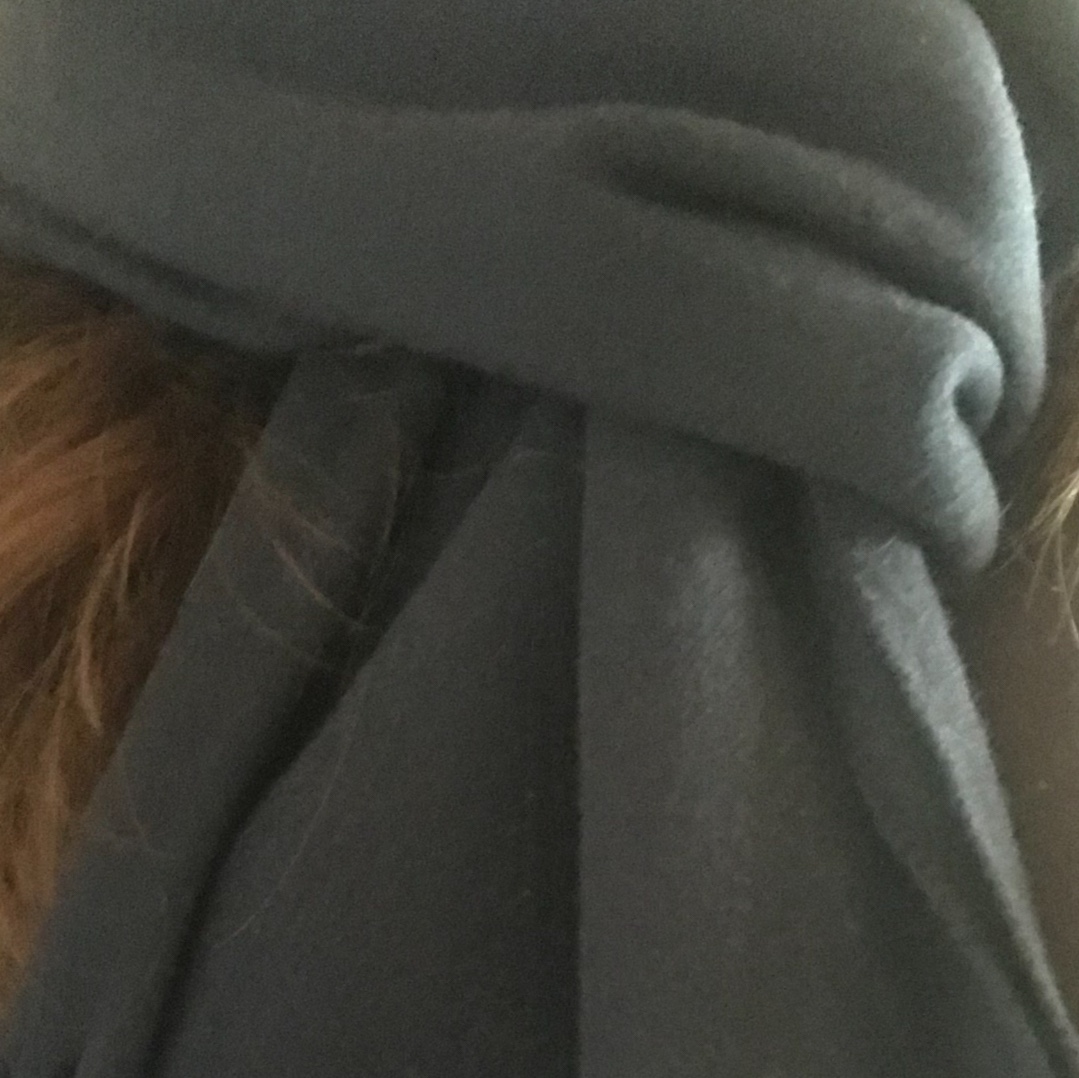 Acne Studios Narrow Wool Fringe Muffler Navy 착용 스타일
