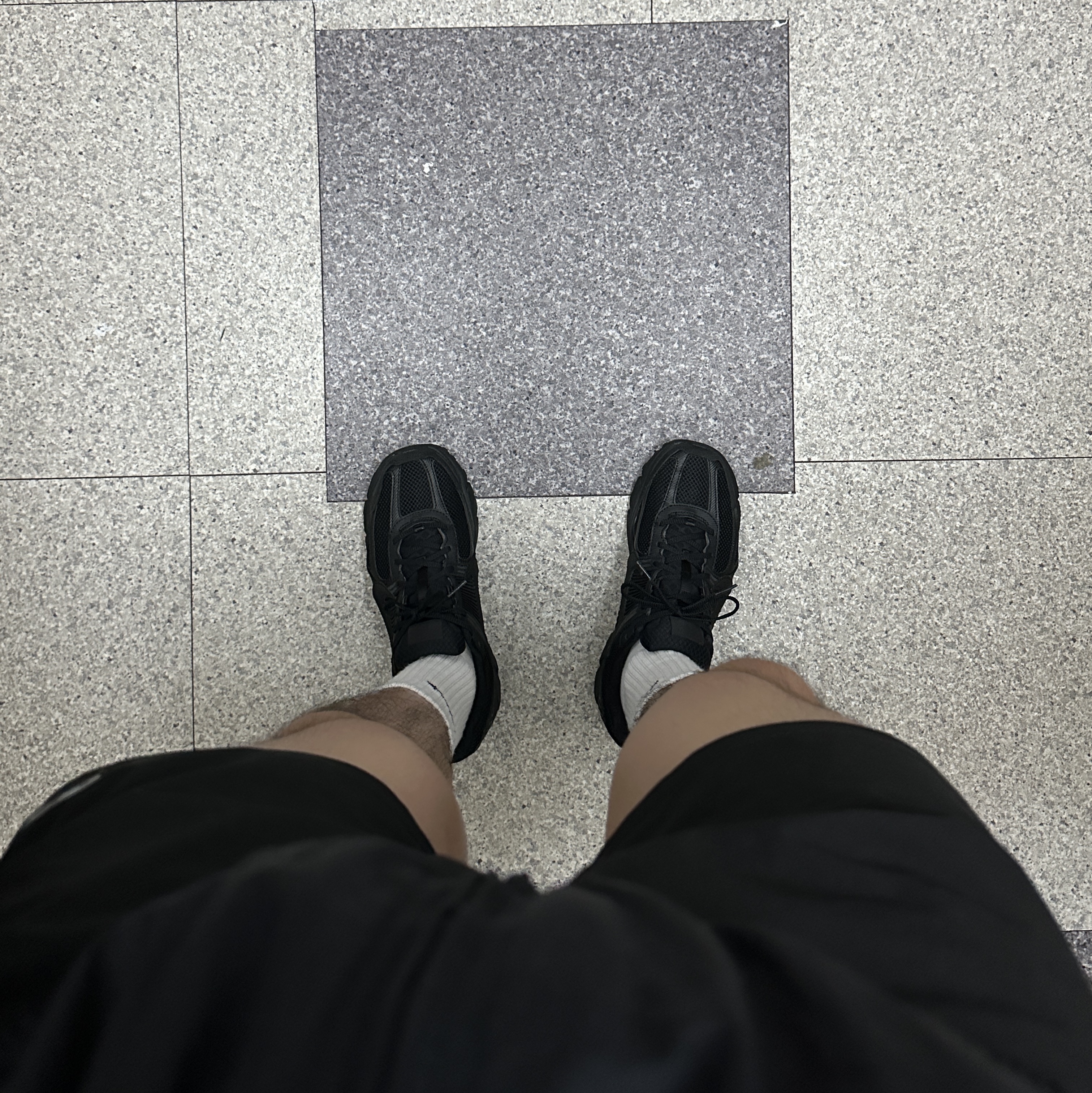 Nike Zoom Vomero 5 SP Black 착용 스타일