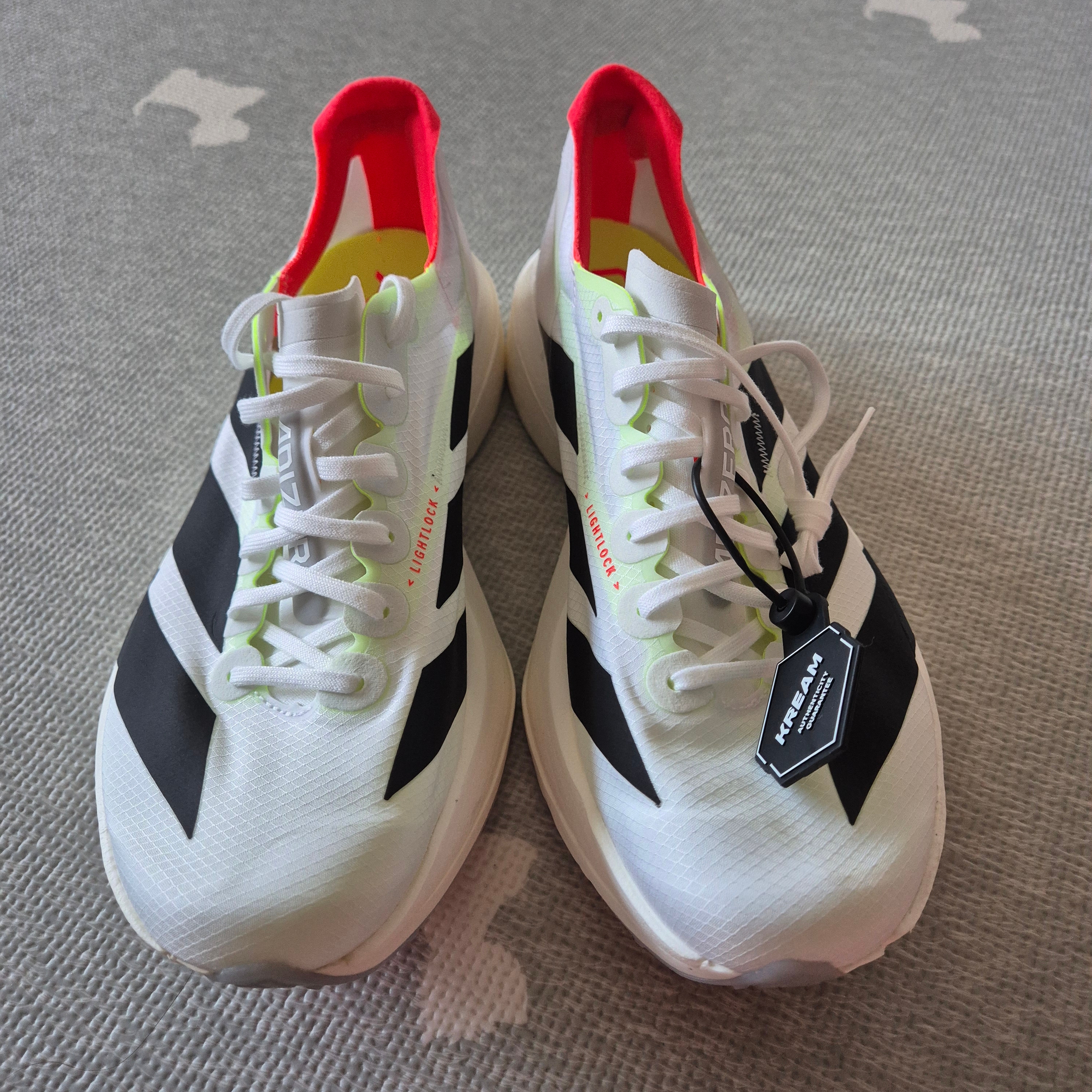 Adidas Adizero Adios Pro 4 Cloud White Core Black 착용 스타일 - 1