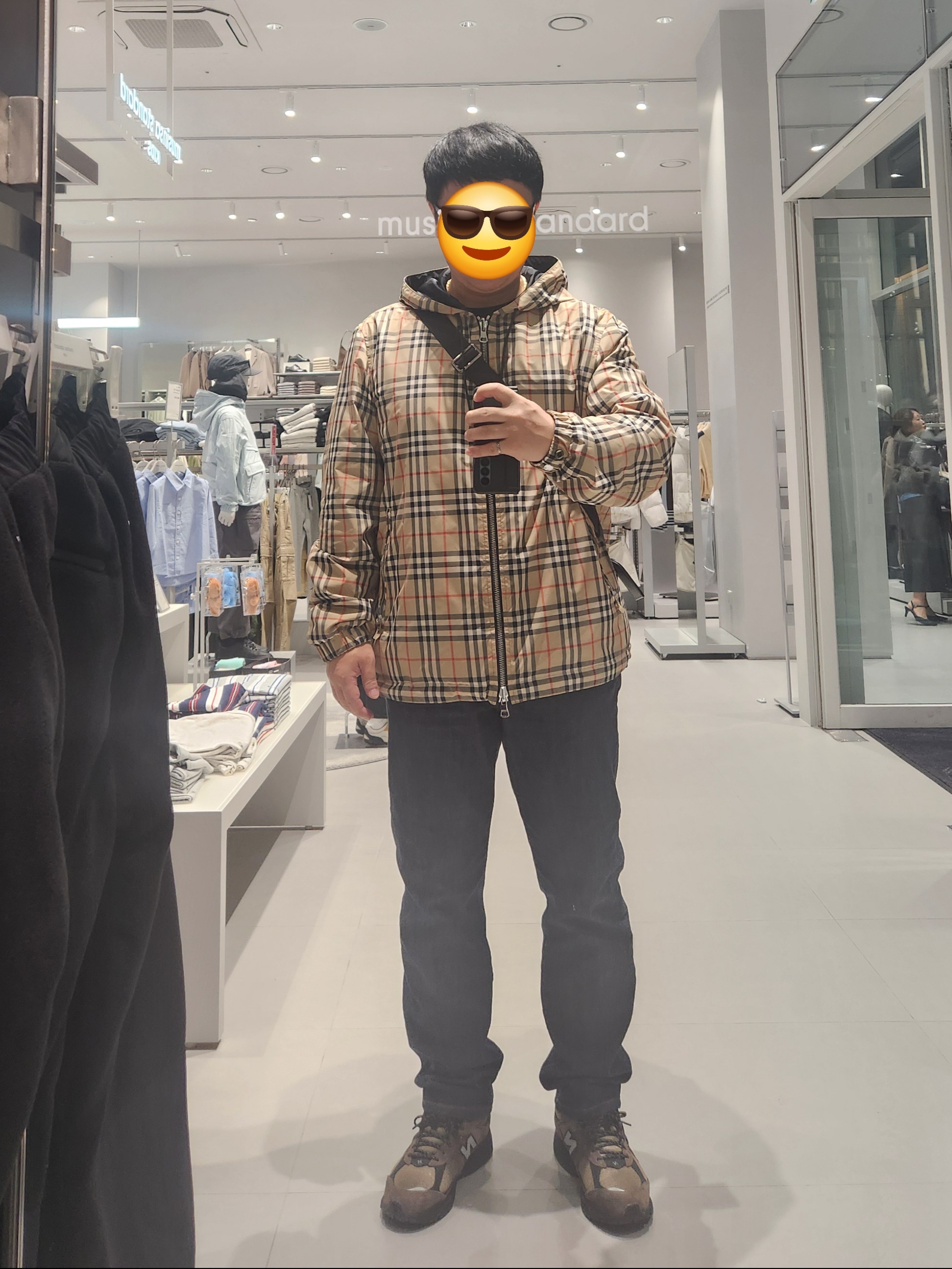 Burberry Reversible Vintage Check Hooded Jacket Archive Beige 착용 스타일
