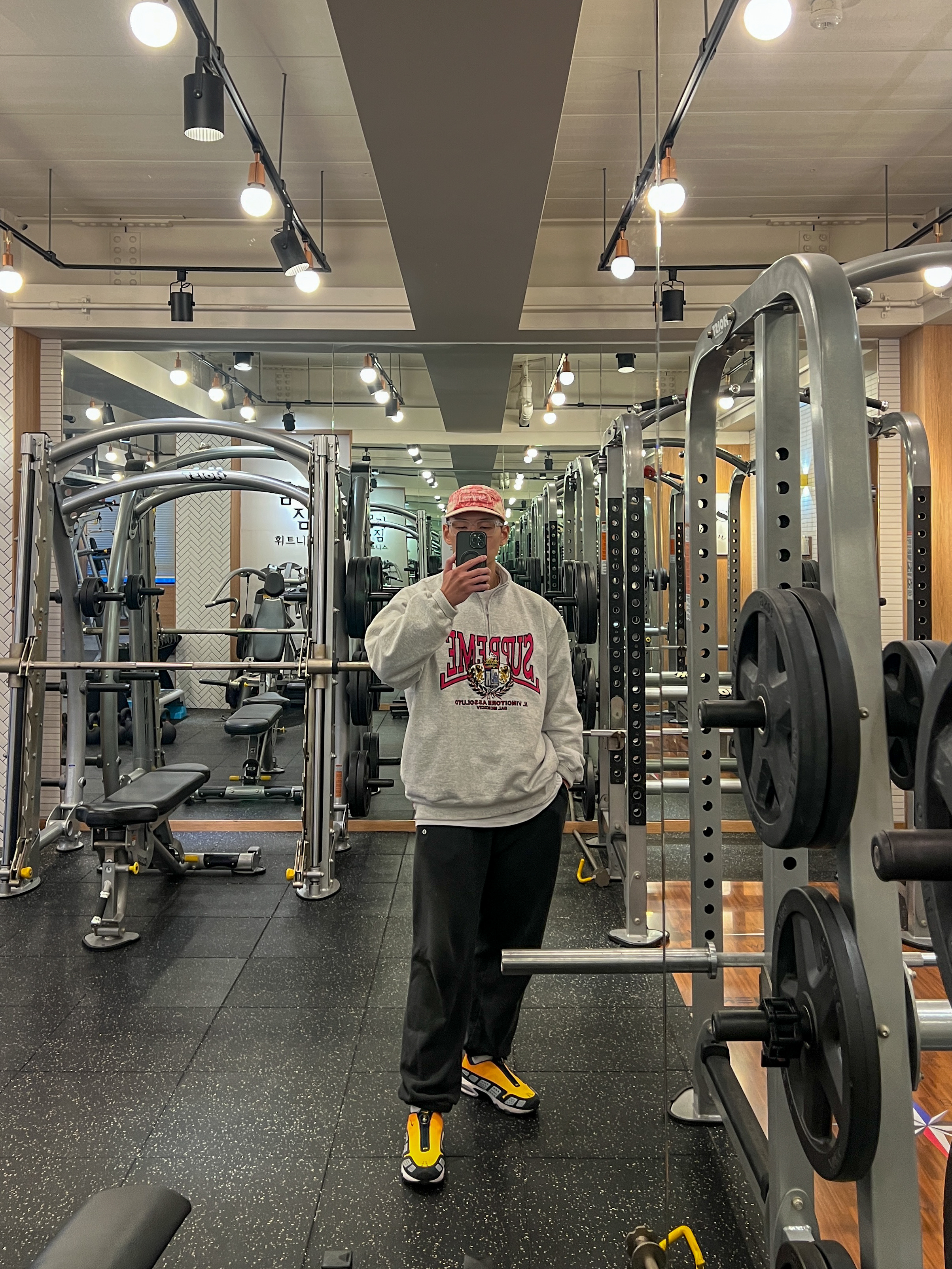 (W) Nike Air Max SNDR Canyon Gold and Deep Ocean, Stussy 8 Ball Embroidered Pants Olive 착용 스타일