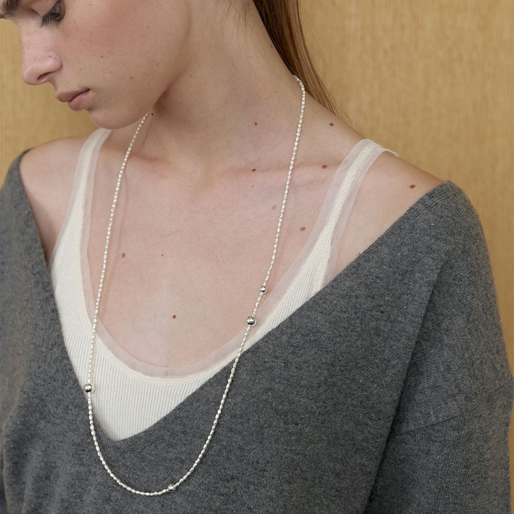 러브미몬스터 샤이닝 진주 & 볼 멀티 롱 목걸이 아이보리(lovememonster Shining Pearl & Balls Multi Long Necklace Ivory) - 3