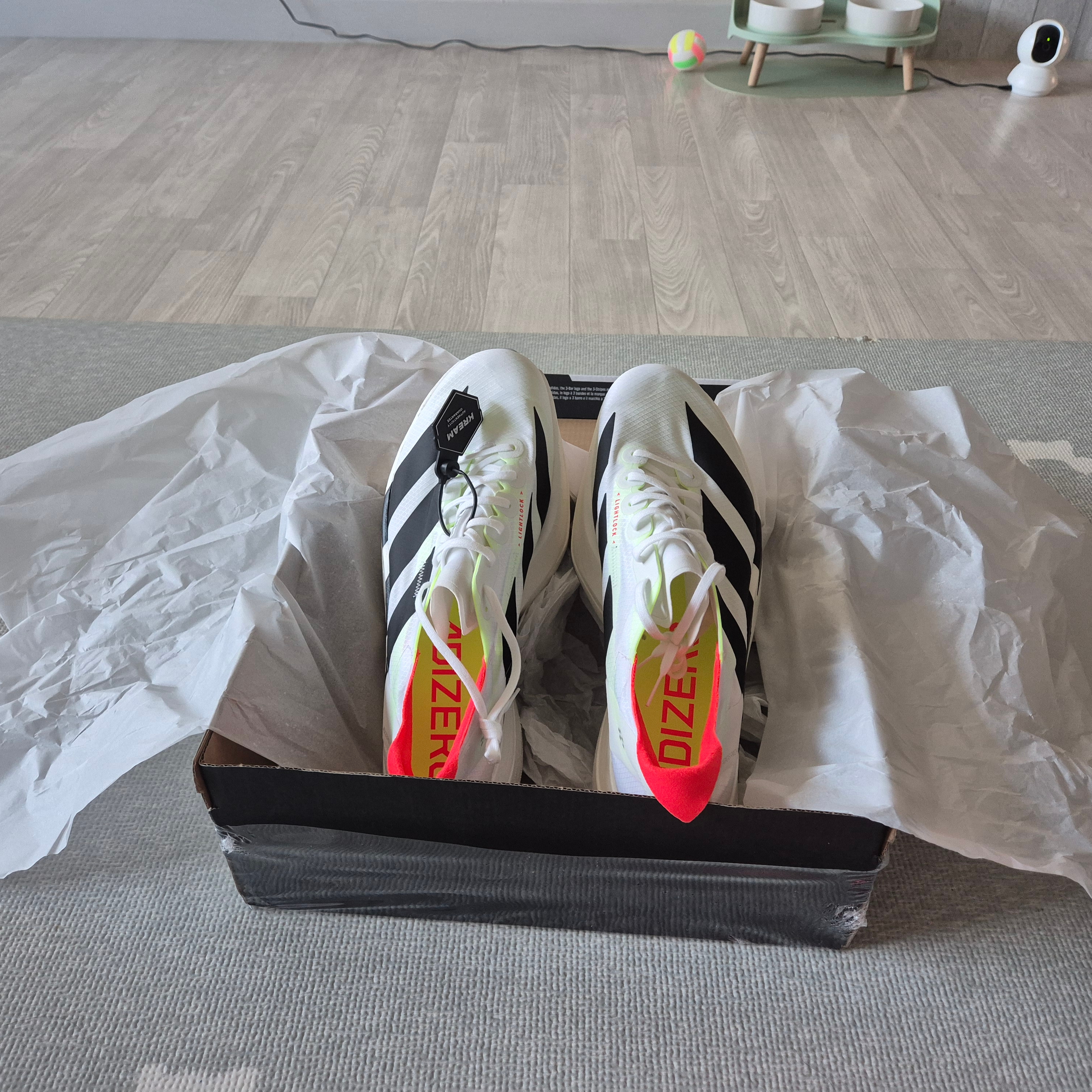 Adidas Adizero Adios Pro 4 Cloud White Core Black 착용 스타일 - 2
