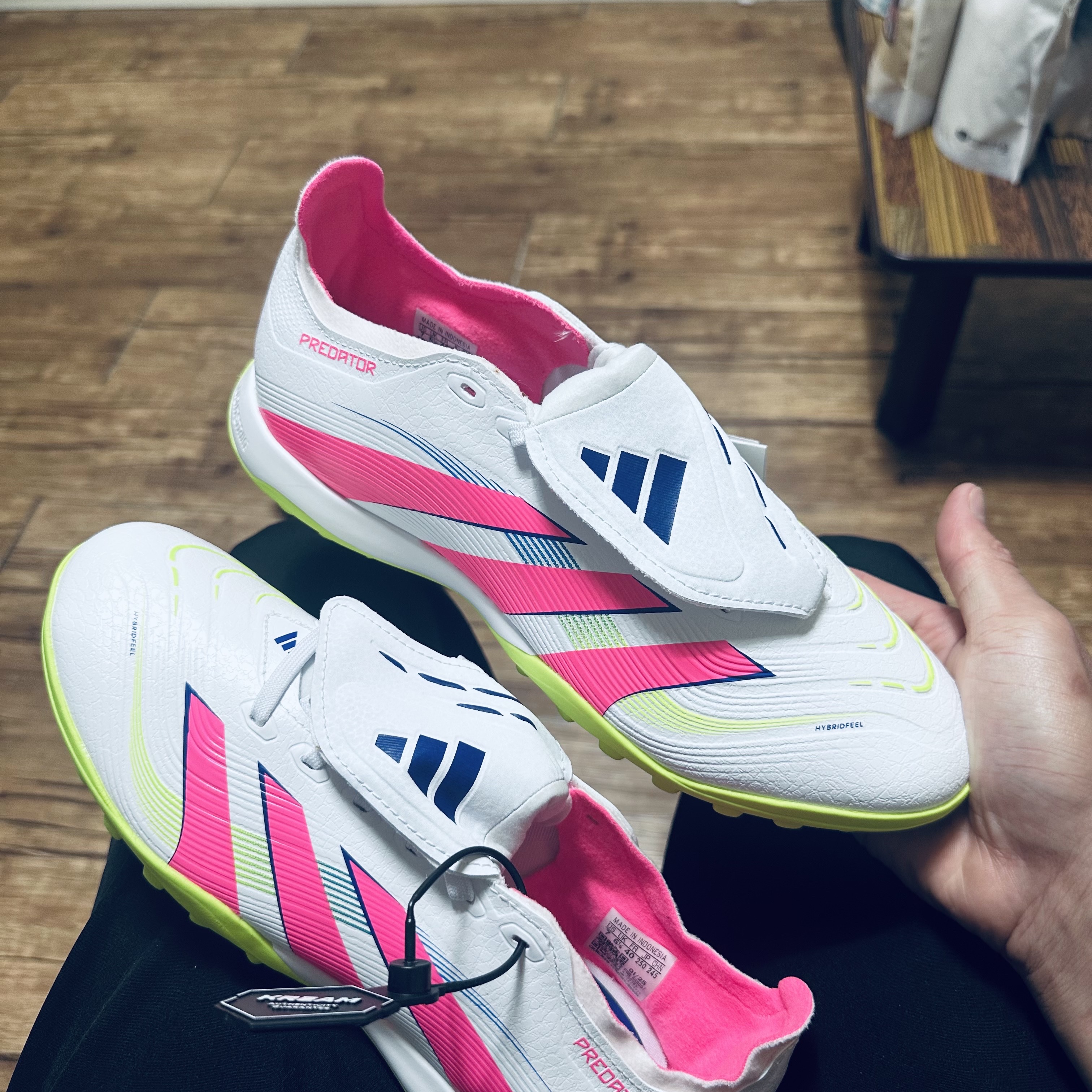 Adidas Predator League Foldover Tongue TF Cloud White Lucid Pink 착용 스타일
