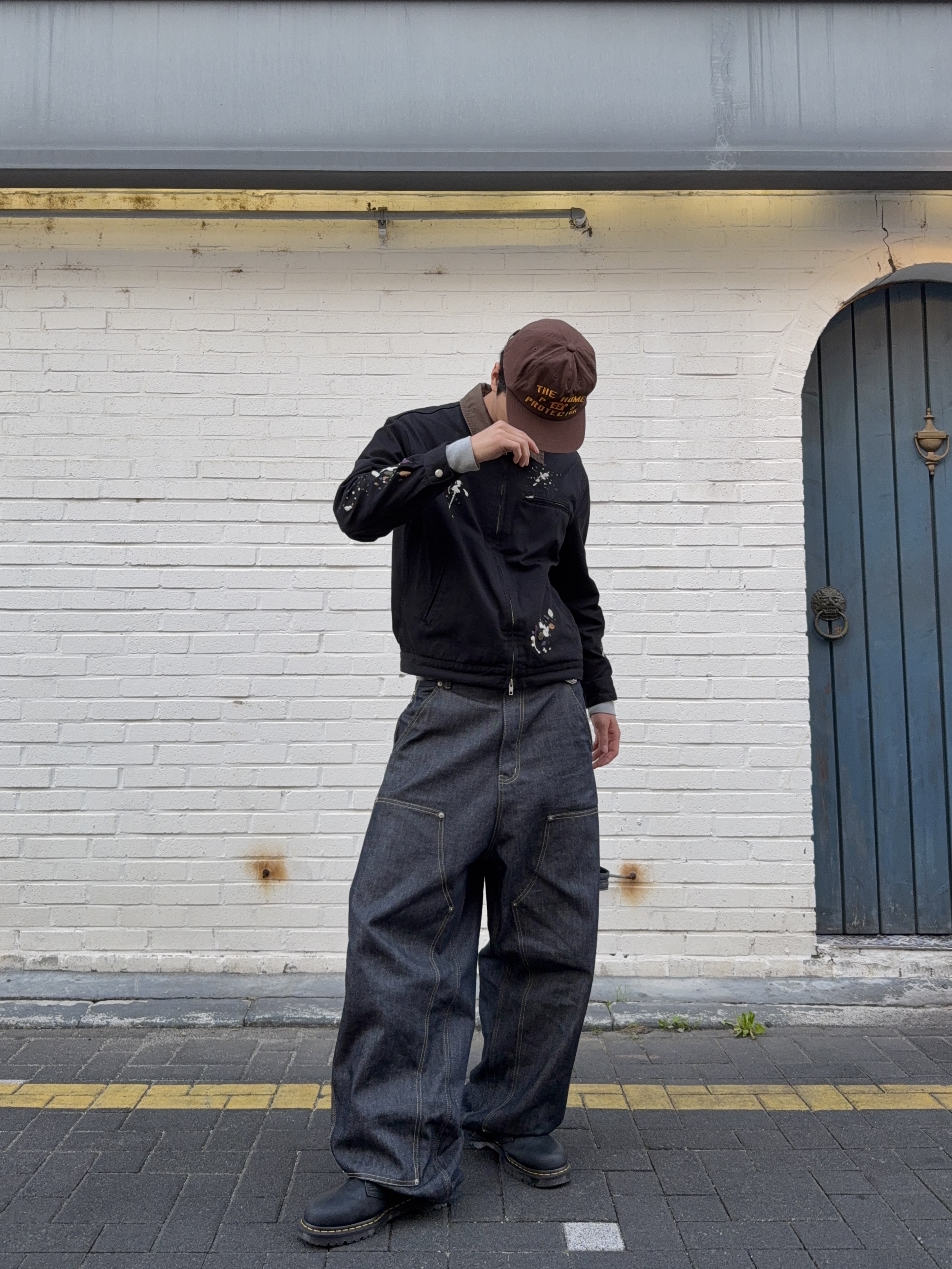 GRAILZ x KOIN SEOUL Carpenter Raw Denim Pants Indigo, Dr. Martens x Thisisneverthat 1461 Waxed Full Grain Black 착용 스타일 - 2