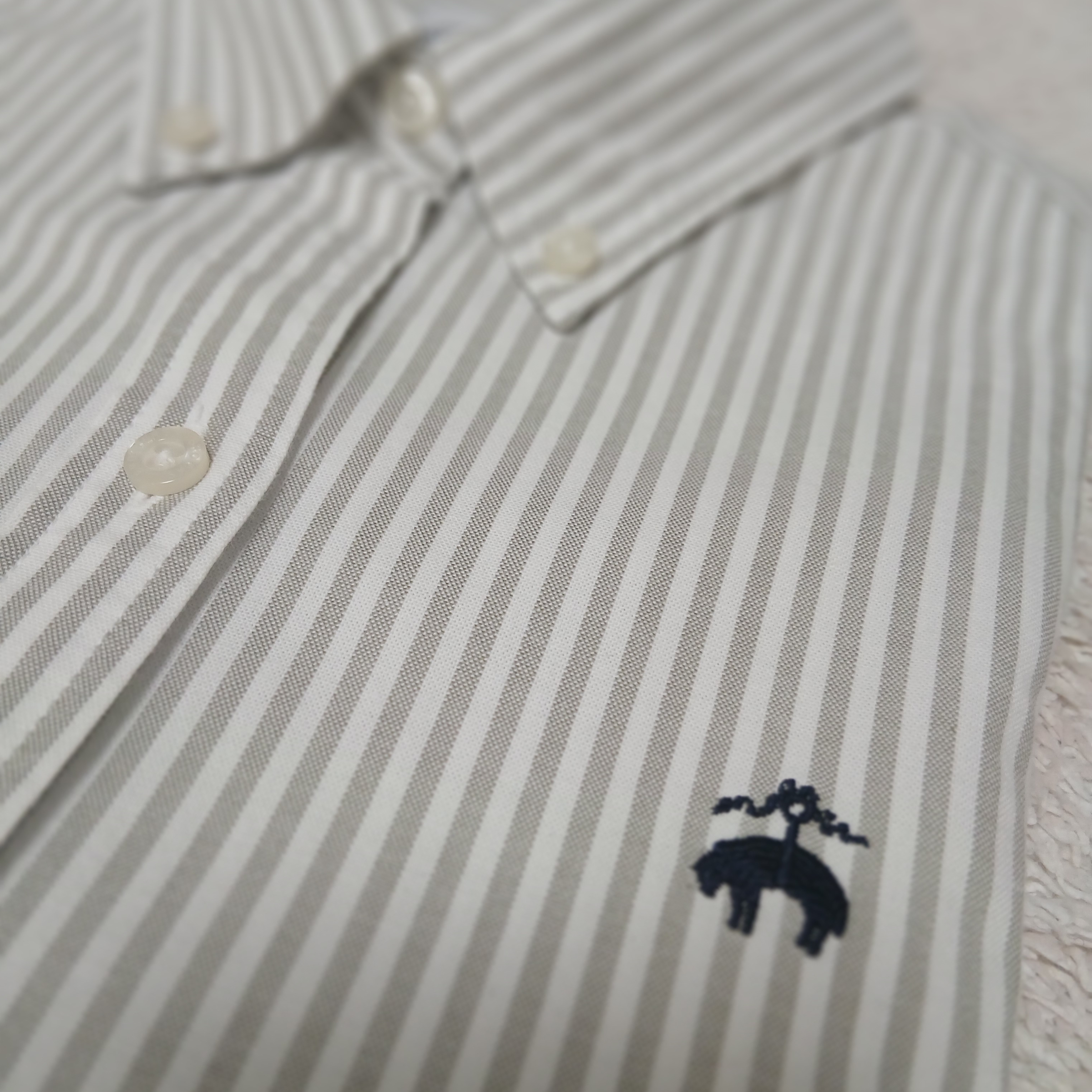 Brooks Brothers Button-Down Shirt Grey 착용 스타일 - 3