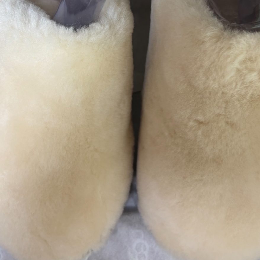 (Kids) UGG Fluff Yeah Clog Natural 착용 스타일