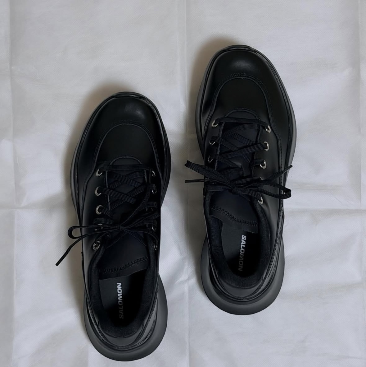Salomon x Comme des Garcons SR811 Leather Platform Black 착용 스타일 - 3