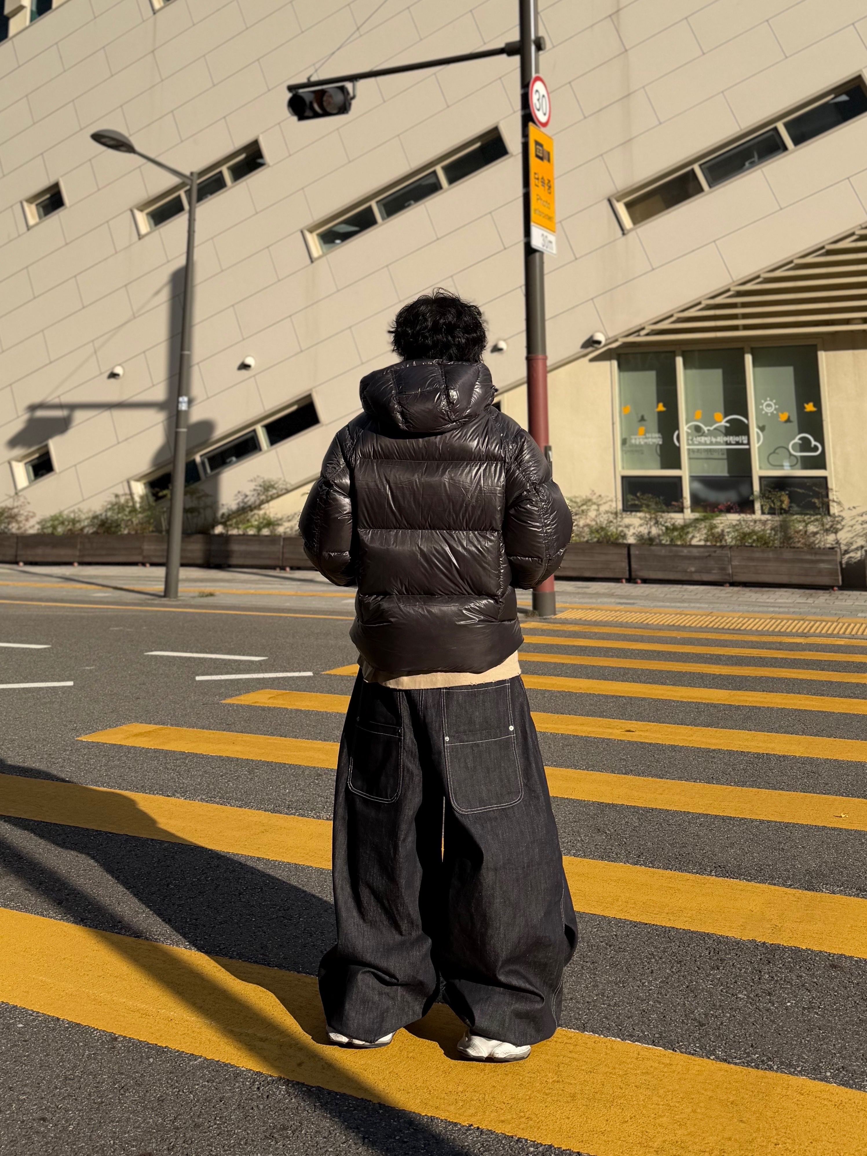 Musinsa Standard Synthetic Leather Puffer Short Padding Jacket Black, Balenciaga Cargo Sneakers White Grey 착용 스타일 - 7