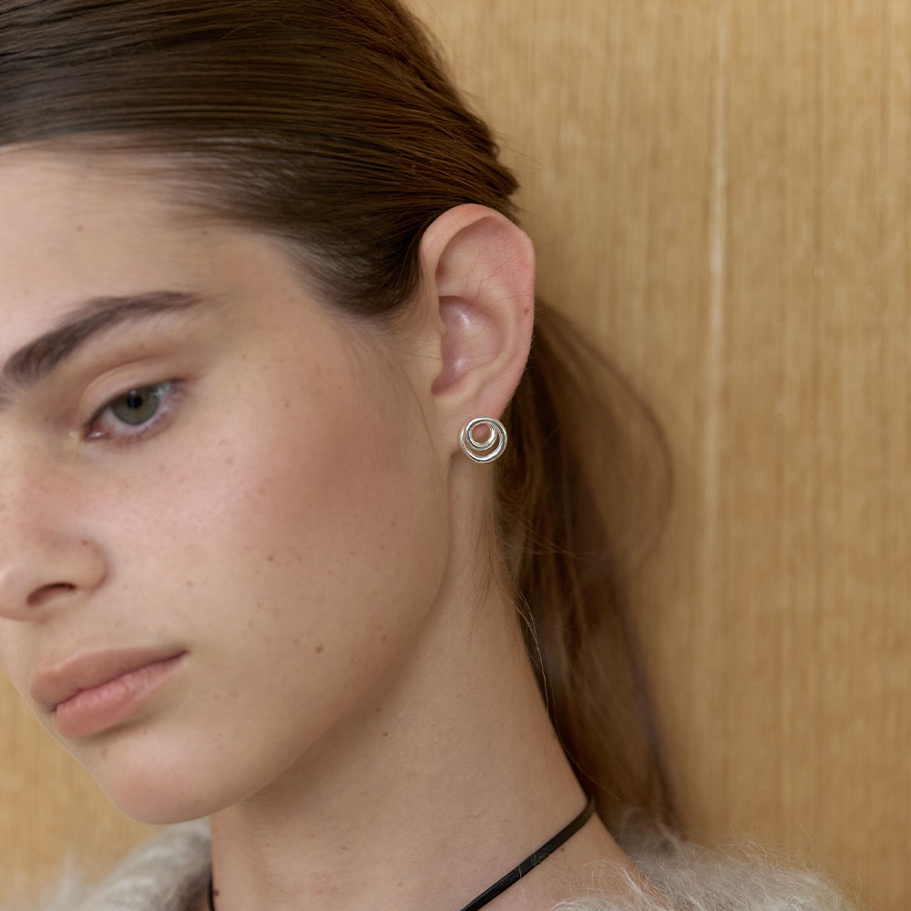 러브미몬스터 동그라미 매듭 귀걸이 실버(lovememonster Circle Knot Earrings Silver) - 2