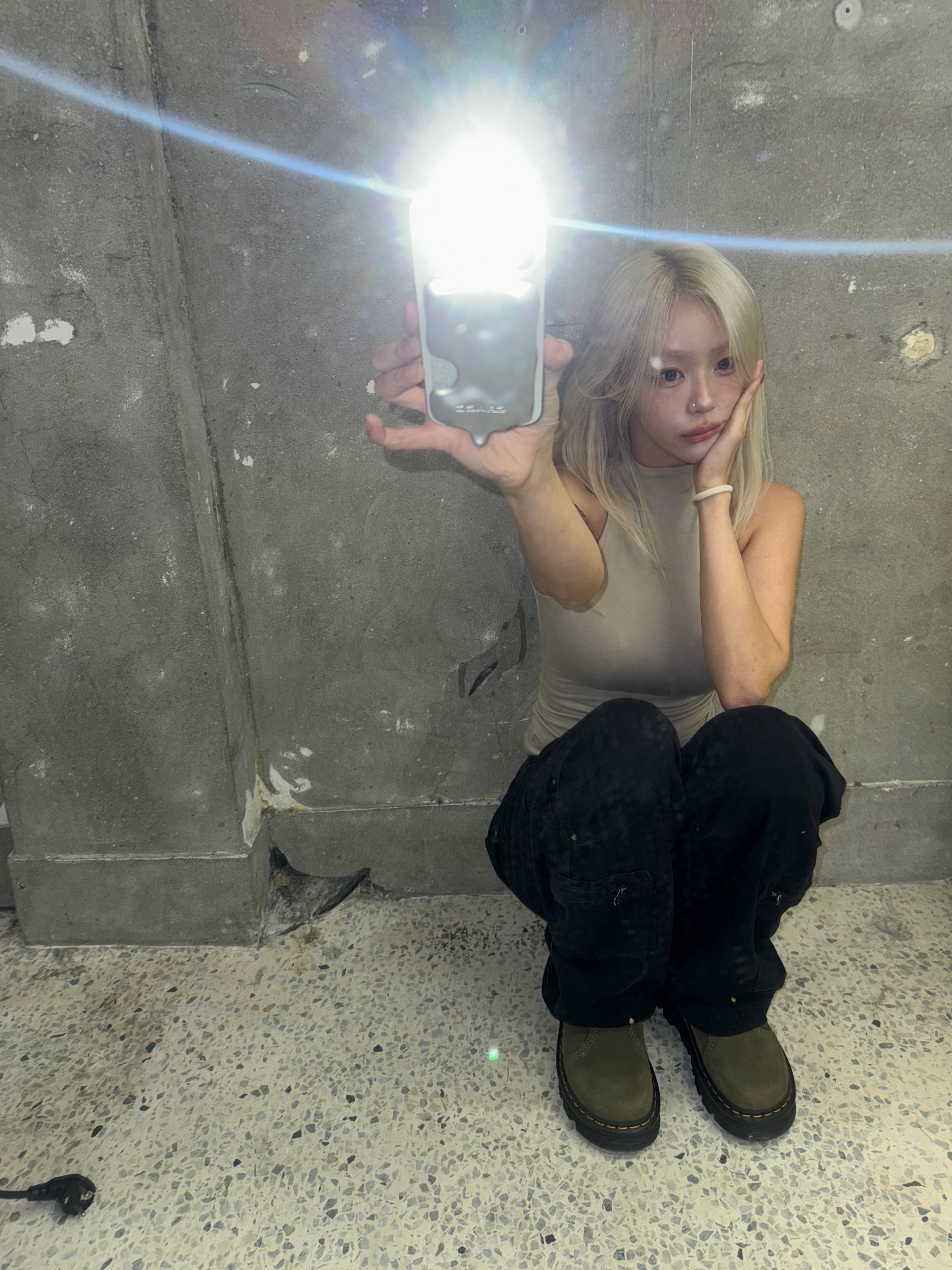 Gragg Double Layers Magsafe Card Slot - Chrome, (W) Dr. Martens Zebzag Rigger Leather Boots DMS Olive 착용 스타일 - 2