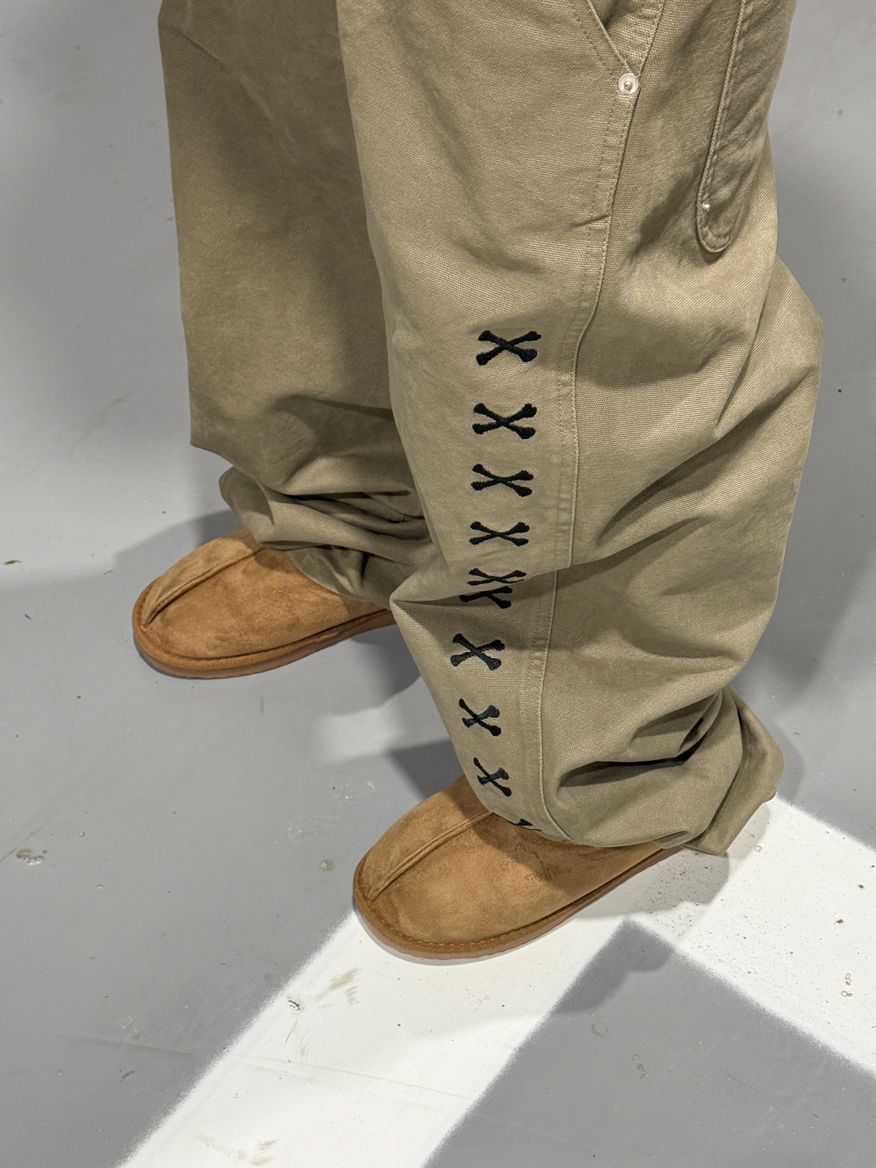 Aoiro The Death Of Chrome Work Pants Washed Olive, Kamien x KOIN SEOUL K Logo Ball Cap Black 착용 스타일 - 6