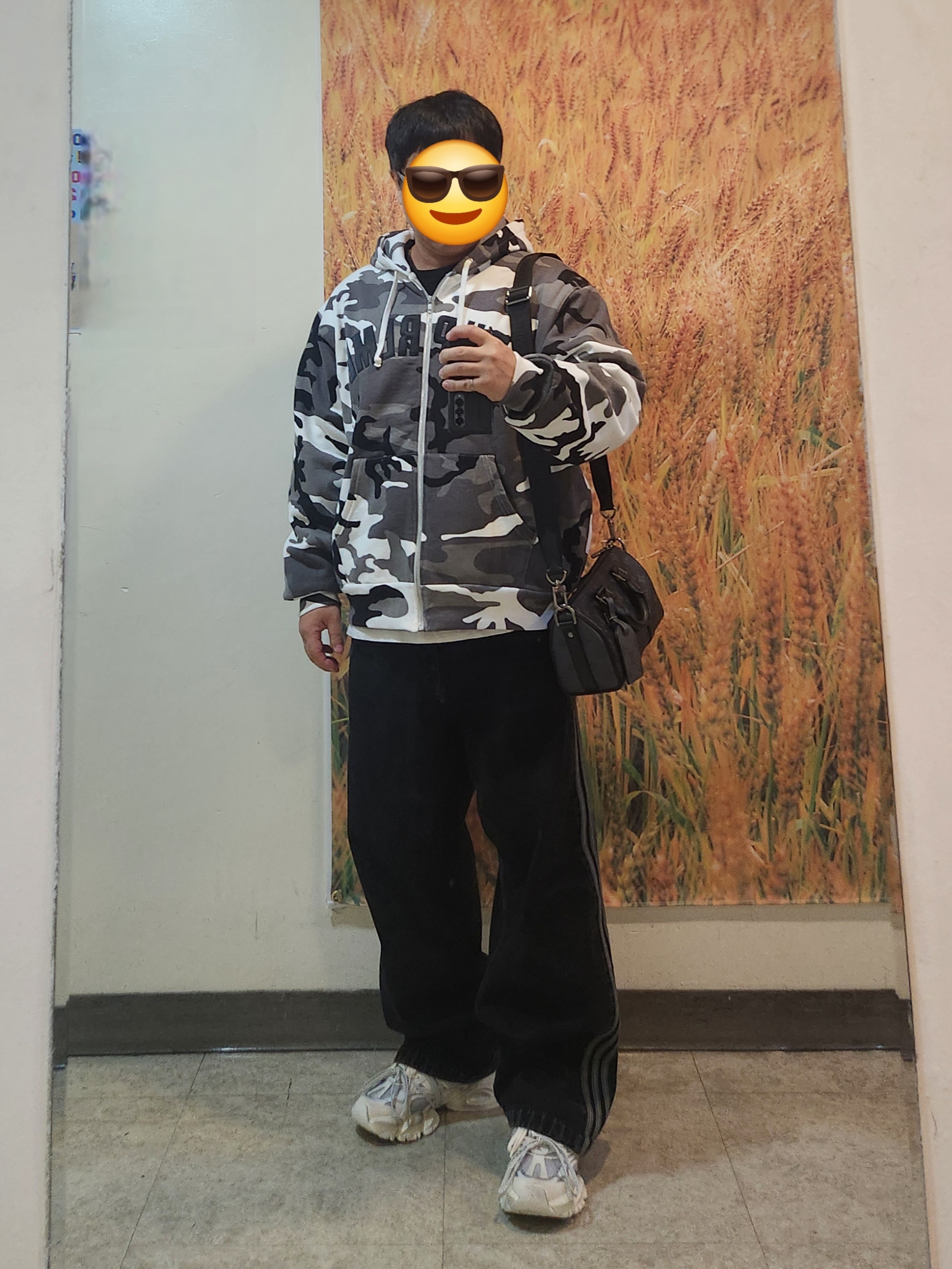 Adidas Adicolor Denim Firebird Pants True Black Denim - KR Sizing, Adidas Vento XLG Deluxe Sneakers Core White Silver Metallic 착용 스타일