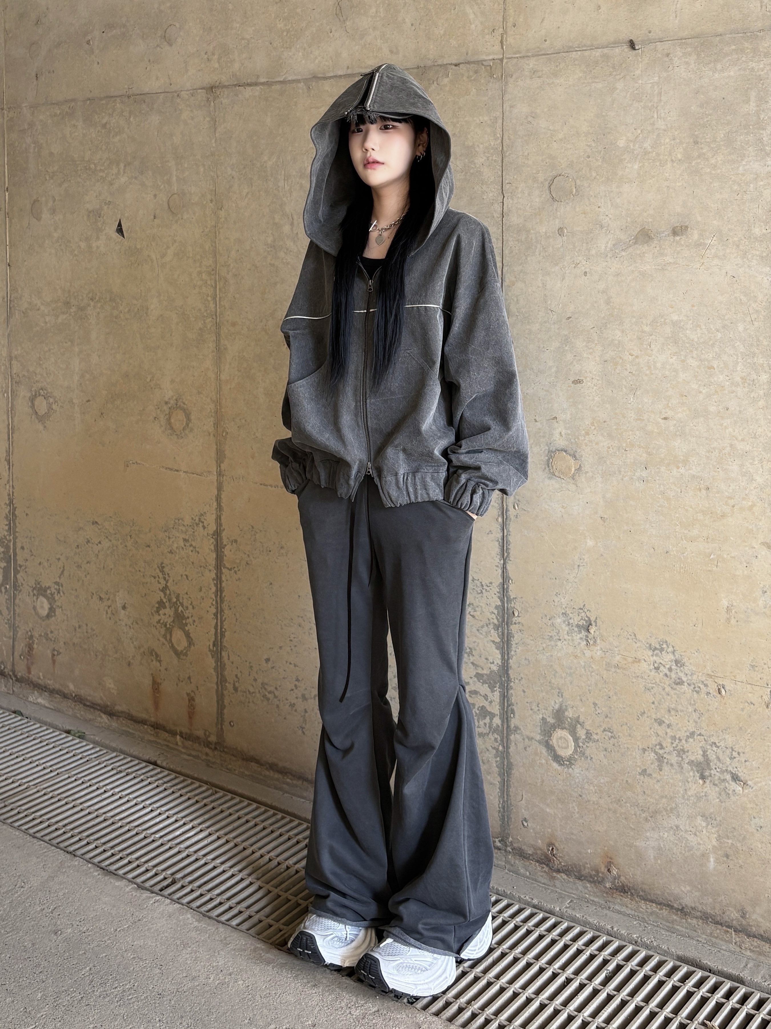 Balenciaga 10XL Sneakers White Grey Silver Black 착용 스타일 - 2