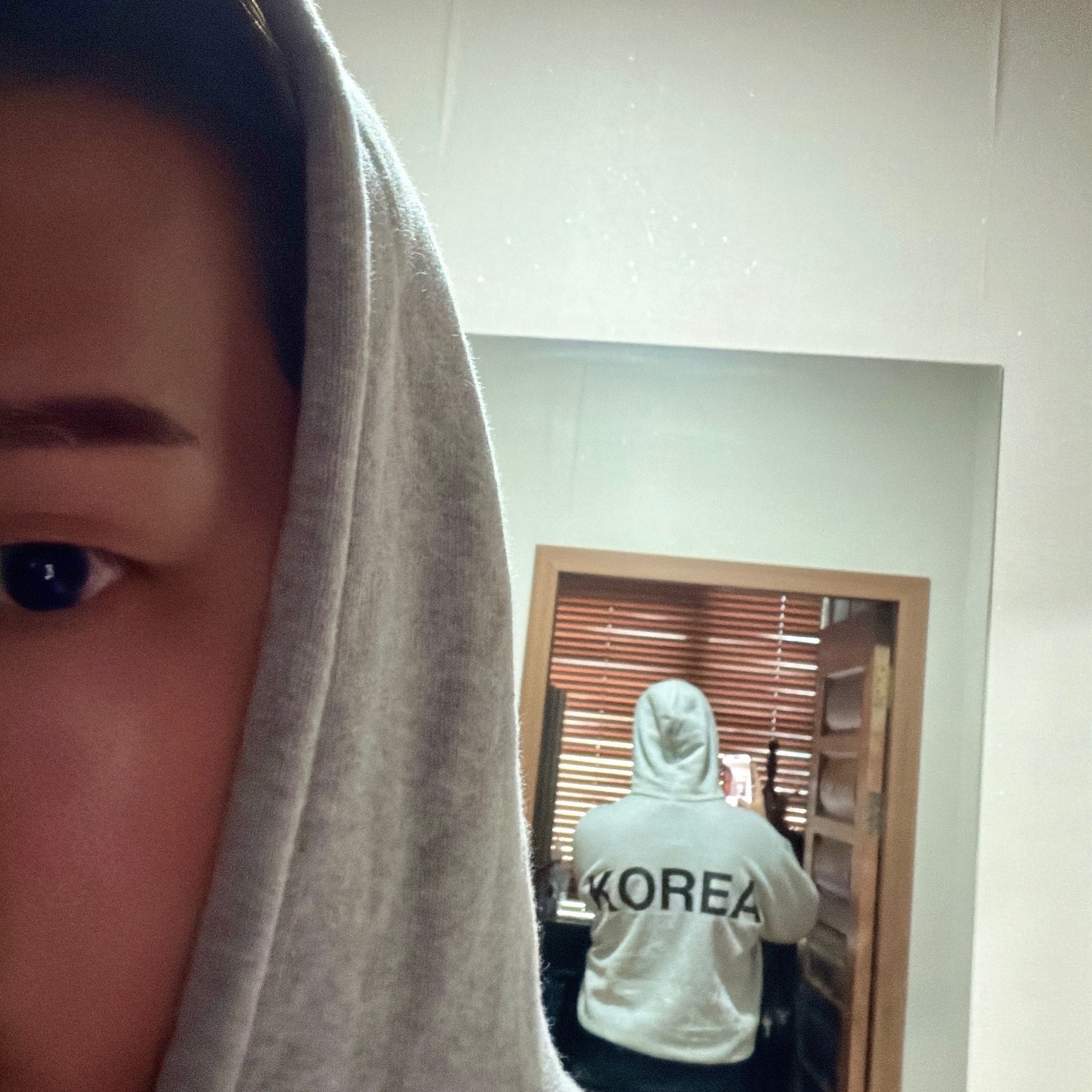 Yeezy HD-10 Grey - Korea Limited 착용 스타일 - 2