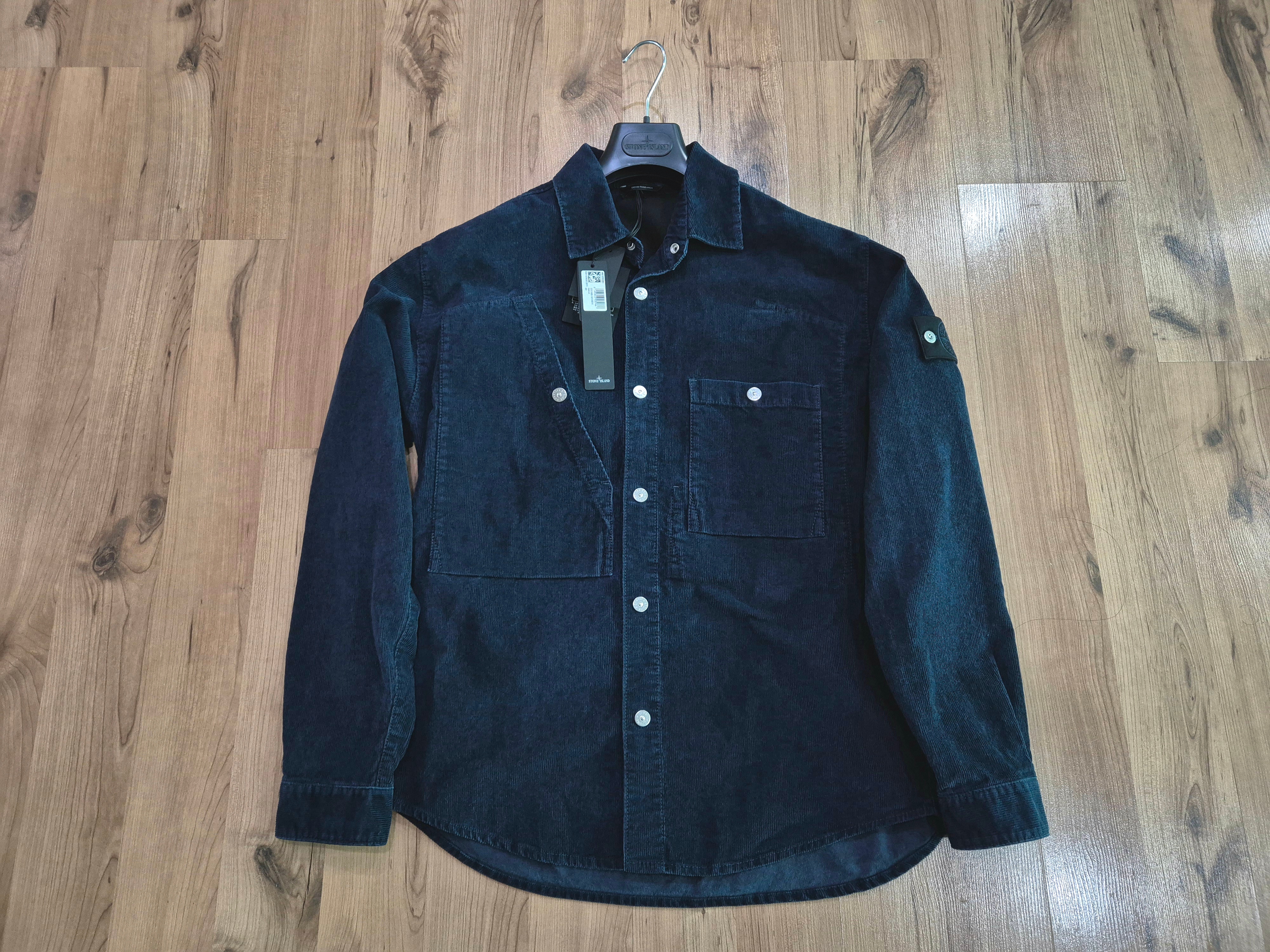 Stone Island 1100008 Indigo Micro Corduroy Rinsed Regular Fit Overshirt with Fine Ribbing and Rinsed Finish Indigo - 25FW 착용 스타일 - 3
