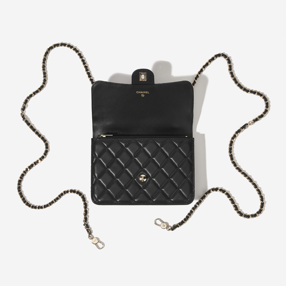 샤넬 스몰 백팩 램스킨 & 골드 메탈 블랙(Chanel Small Backpack Lambskin & Gold Black) - 5