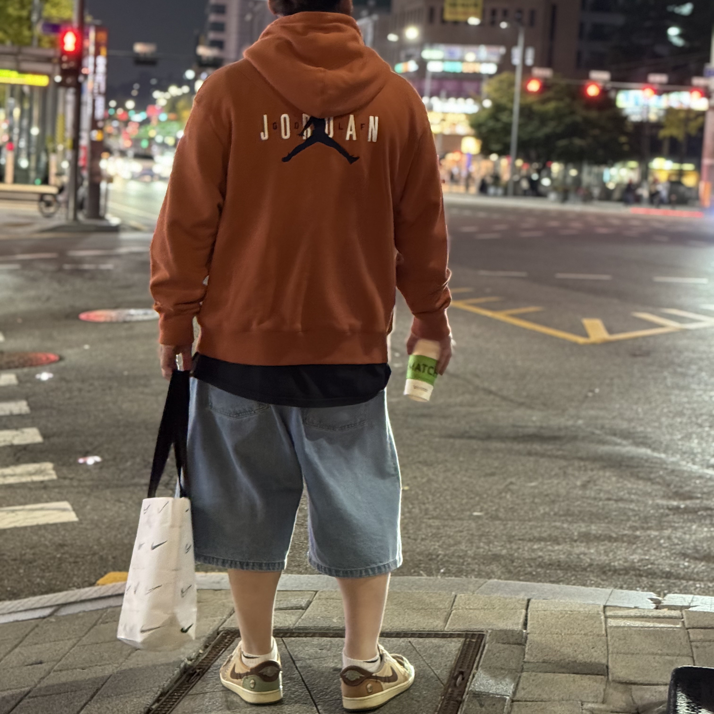 Jordan 1 x Zion Williamson Retro Low OG Flax and Oil Green, Jordan x Eastside Golf Fleece Hoodie Burnt Sunrise - Asia 착용 스타일 - 1