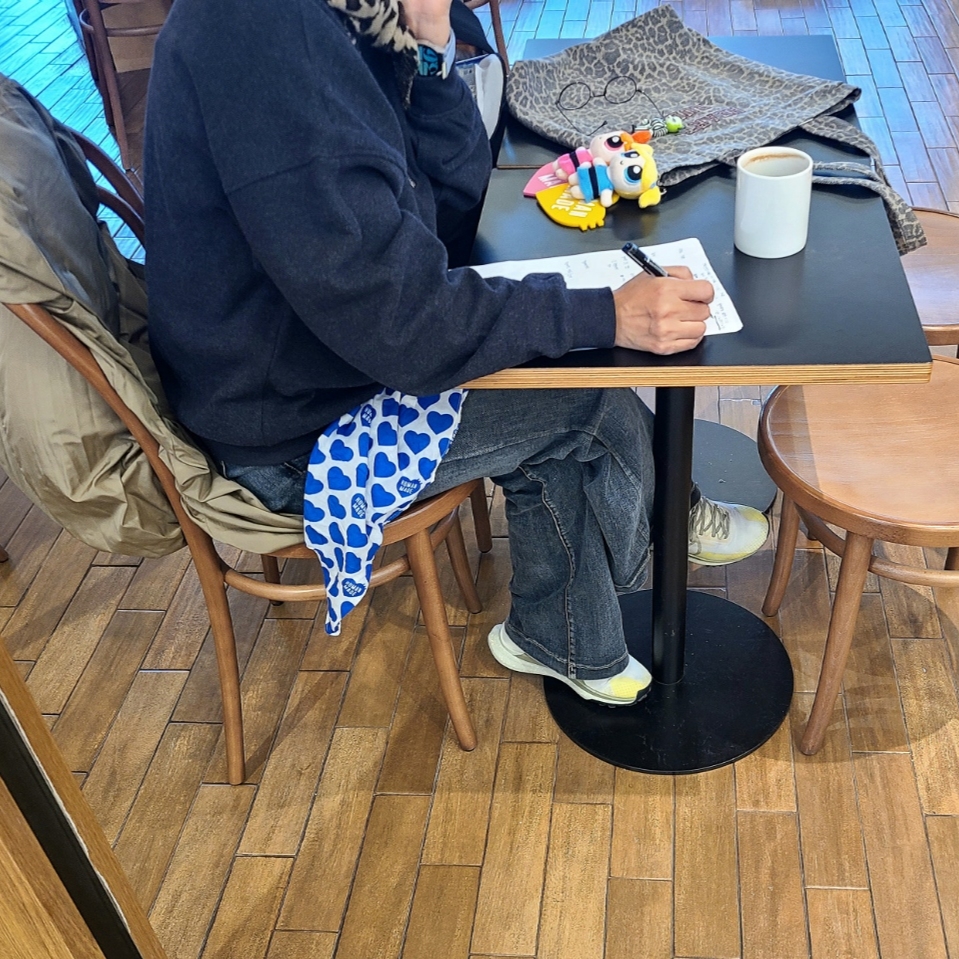 (W) Nike React Pegasus Trail 4 Gore-Tex Pale Ivory Luminous Green, Human Made Big Bandana #2 Navy 착용 스타일