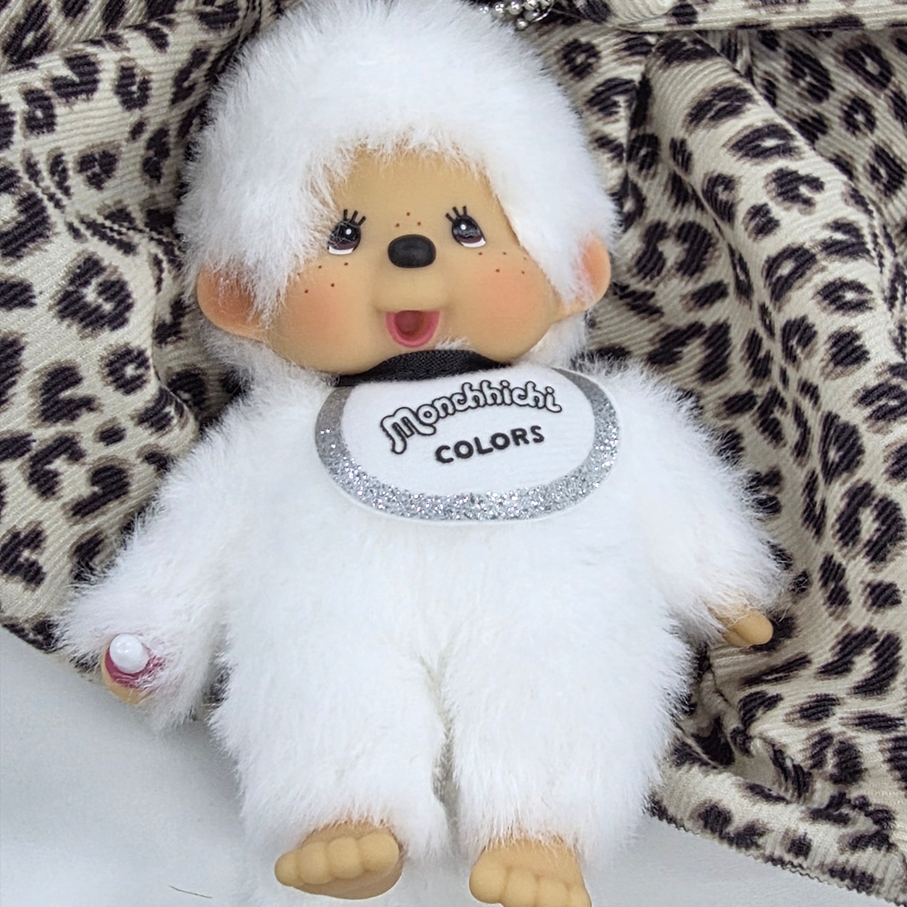 Monchhichi Colors Key Chain White, Emis Leopard Corduroy Eco Bag Cream 착용 스타일
