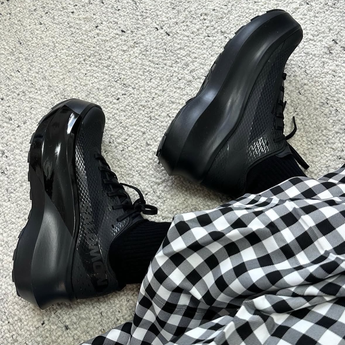 Salomon x Comme des Garcons Phantasm Platform Black 착용 스타일 - 1