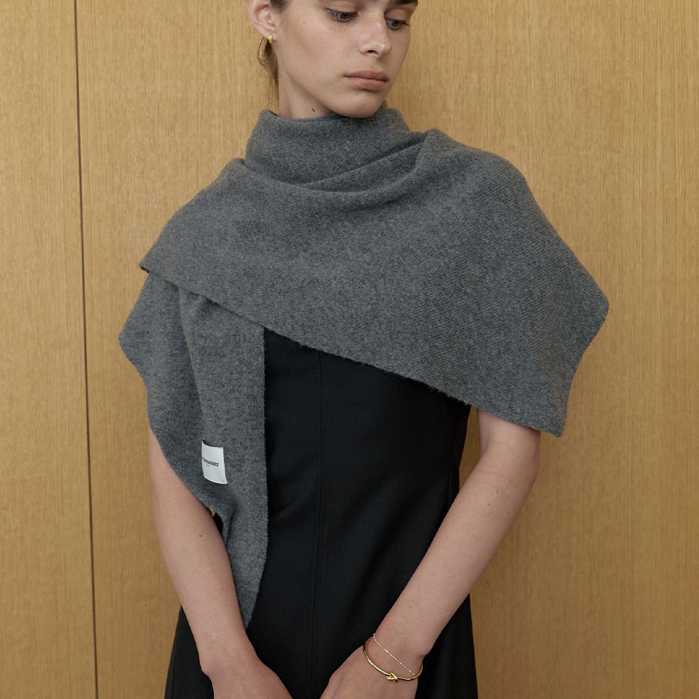 러브미몬스터 허깅 삼각 울 숄 머플러 차콜(lovememonster Hugging Triangle Wool Muffler Charcoal) - 2